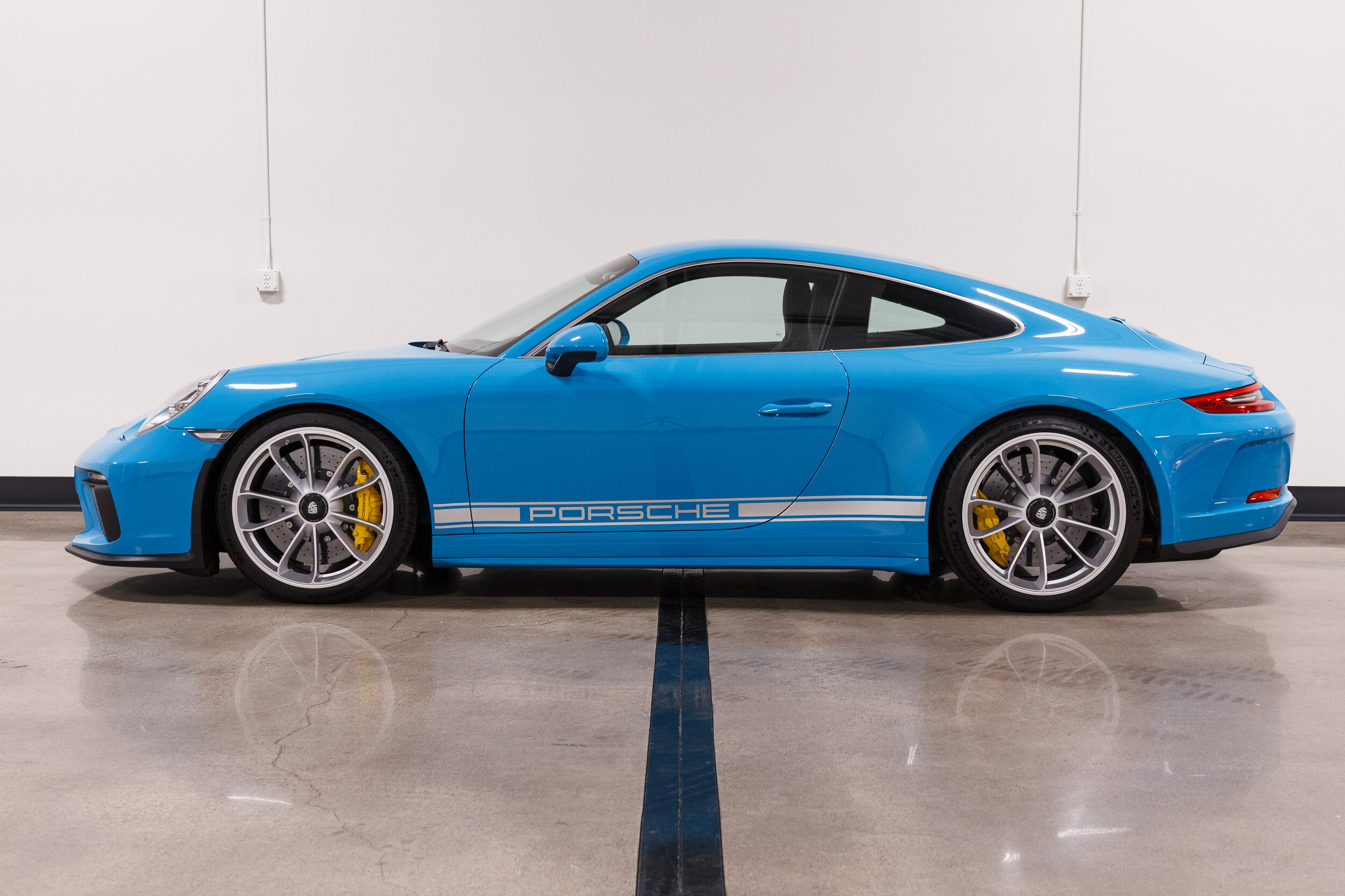 2019 Porsche GT3 Touring Miami Blue-5.jpg