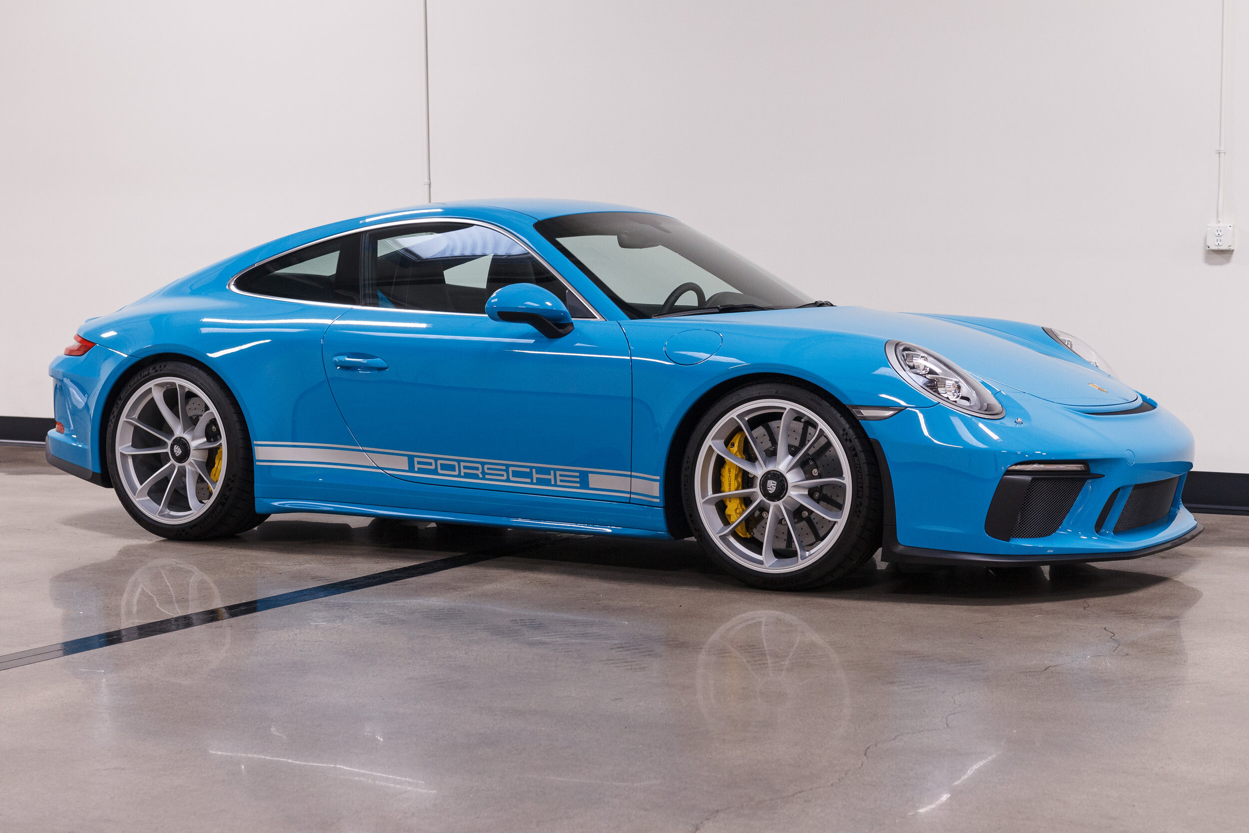 2019 Porsche GT3 Touring Miami Blue-9.jpg