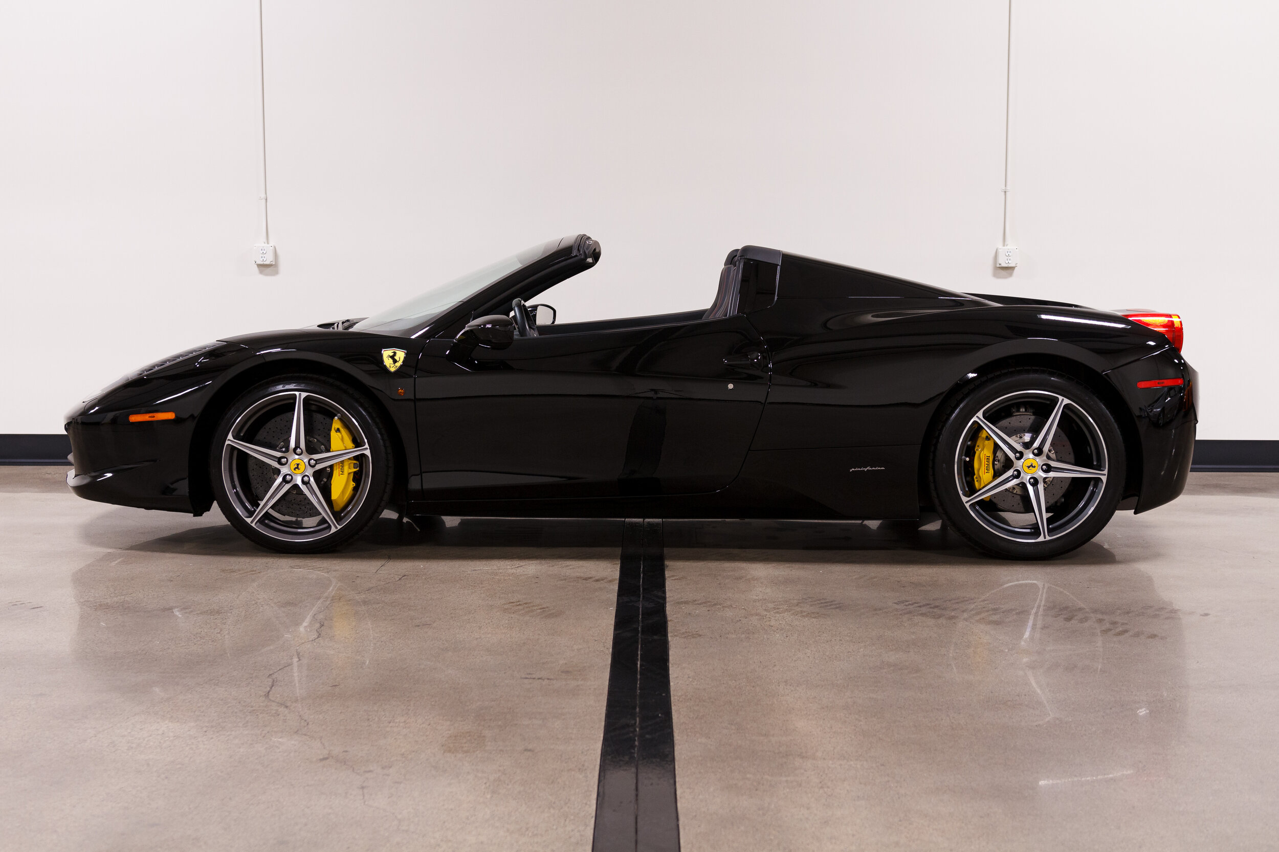 2013 Ferrari 458 Spyder-5.jpg