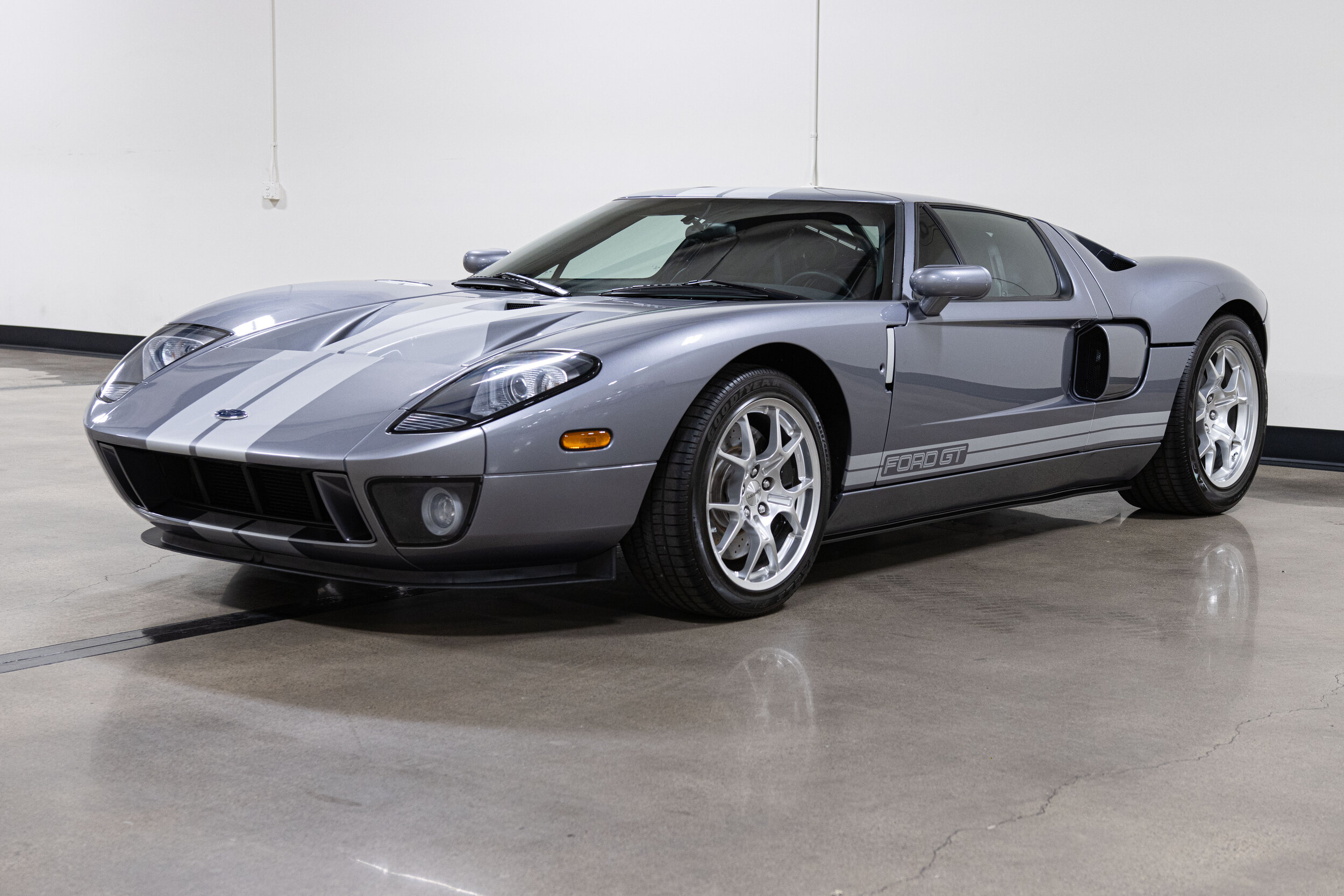 2006 Ford GT-3.jpg