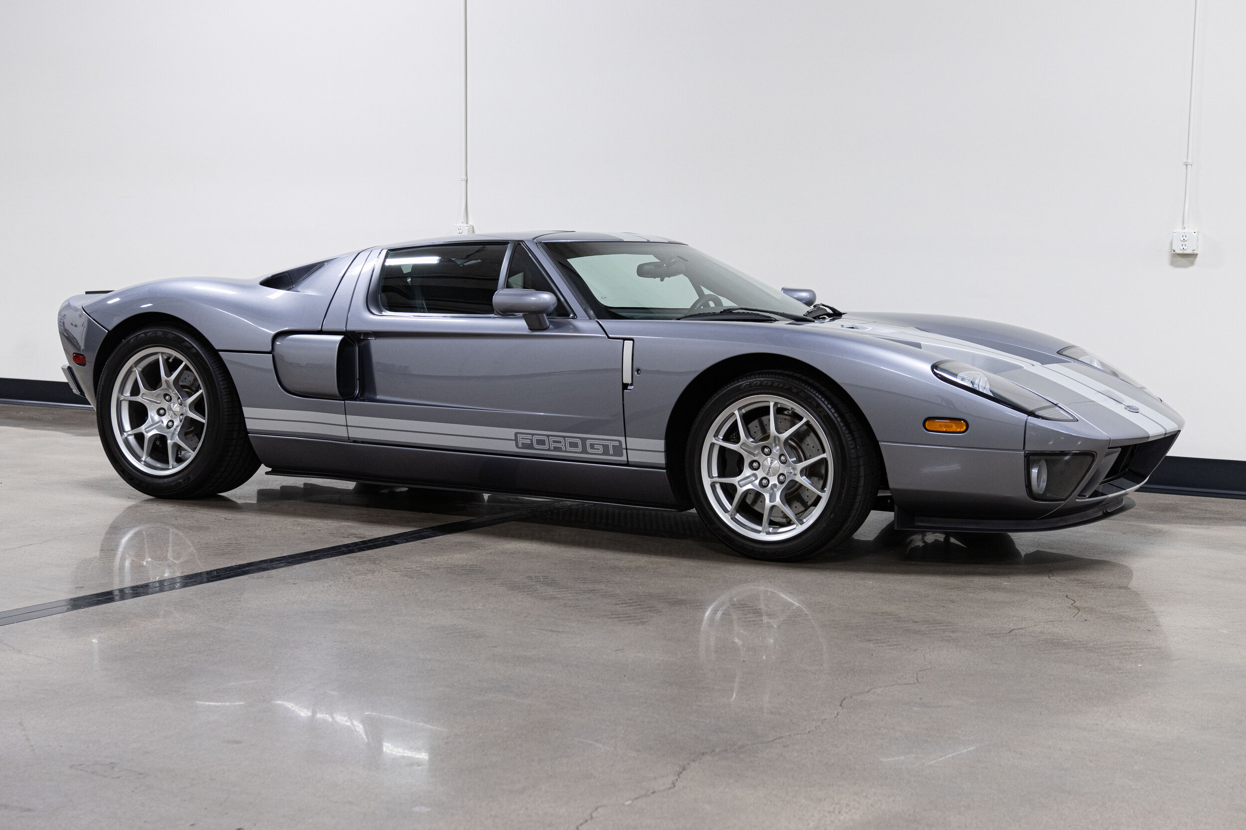 2006 Ford GT-9.jpg