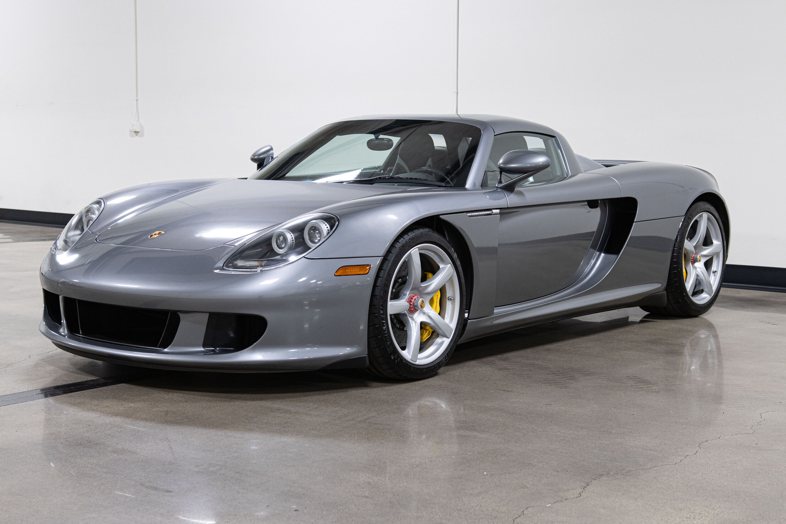 2005 Porsche Carrera GT-3.jpg