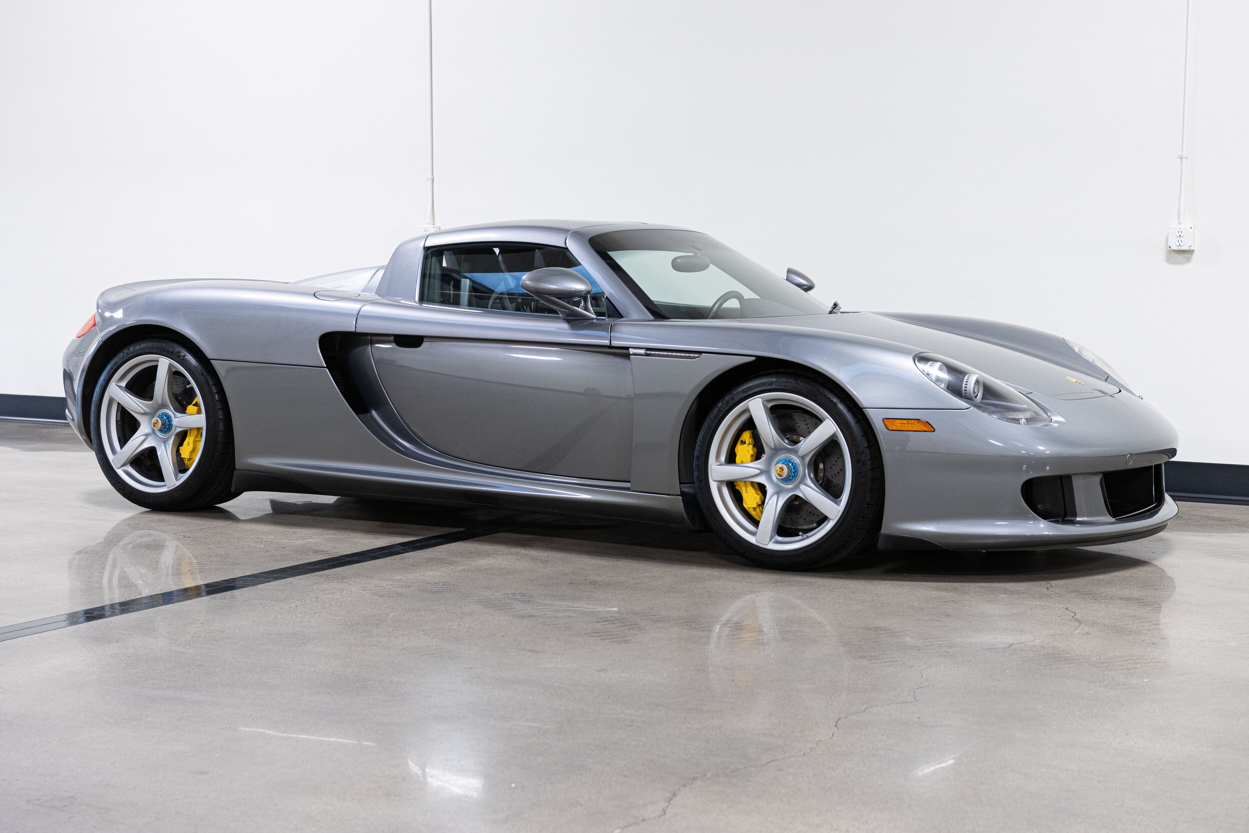 2005 Porsche Carrera GT-7.jpg