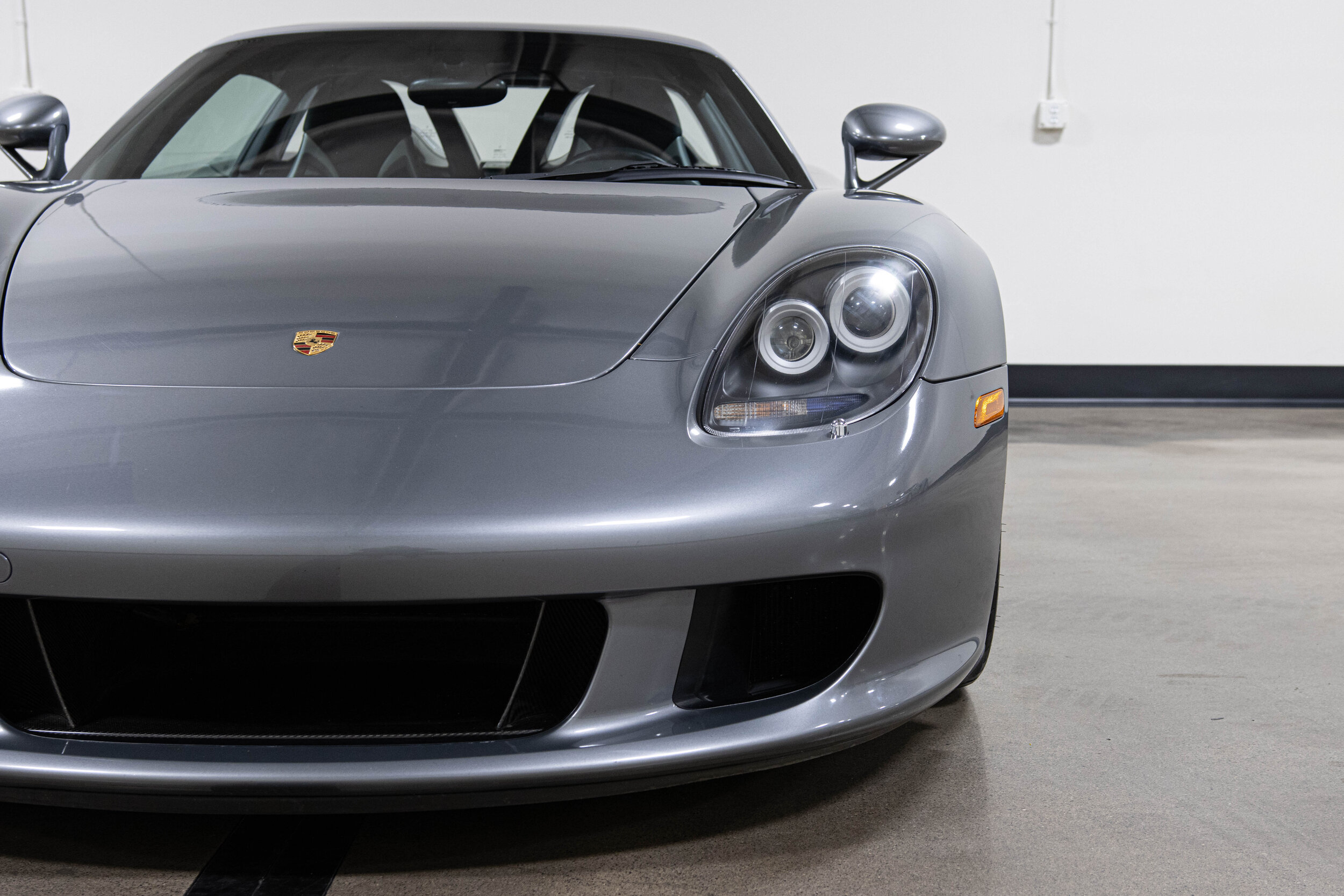 2005 Porsche Carrera GT-13.jpg