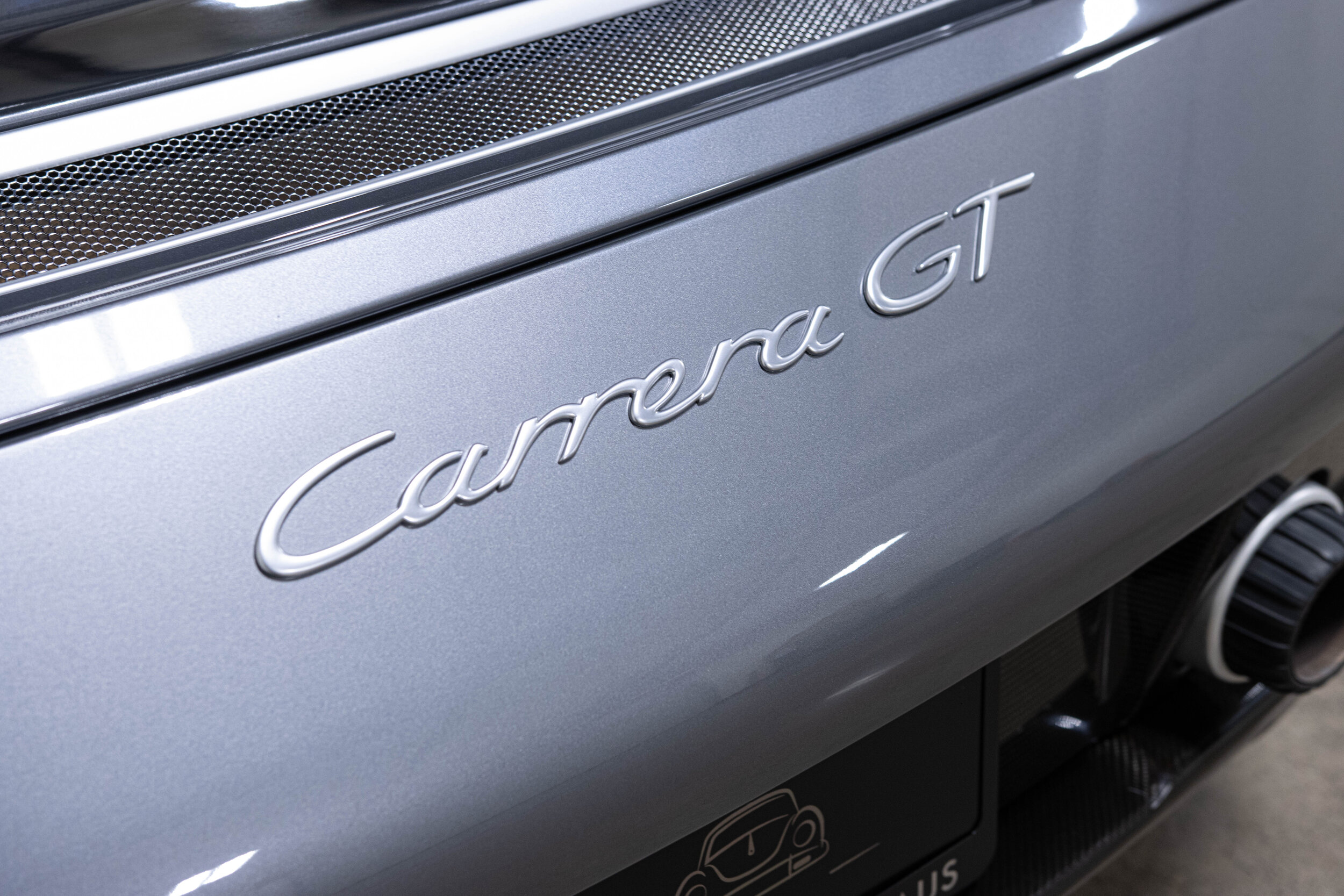 2005 Porsche Carrera GT-30.jpg