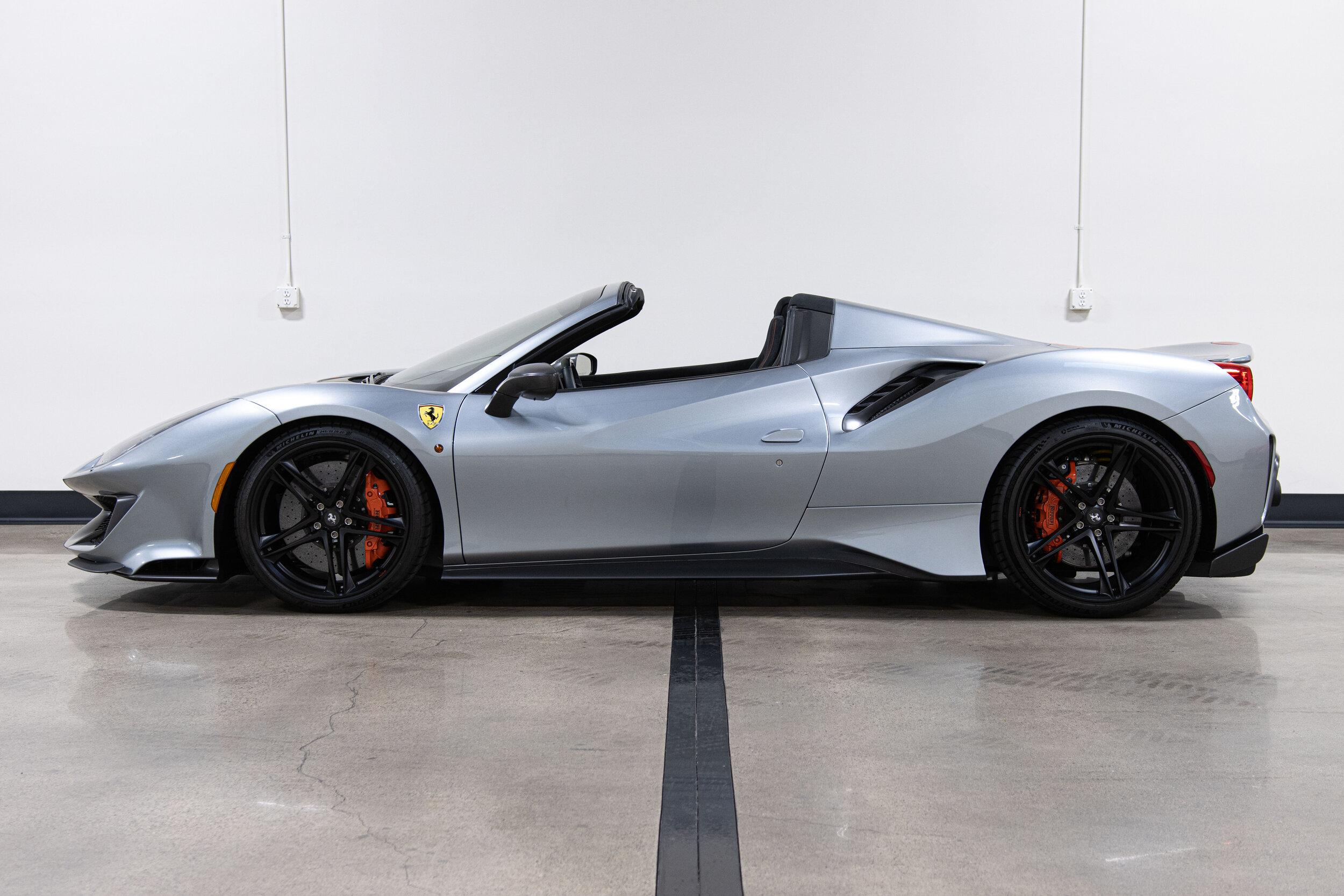 2020 Ferrari 488 Pista Spider-5.jpg