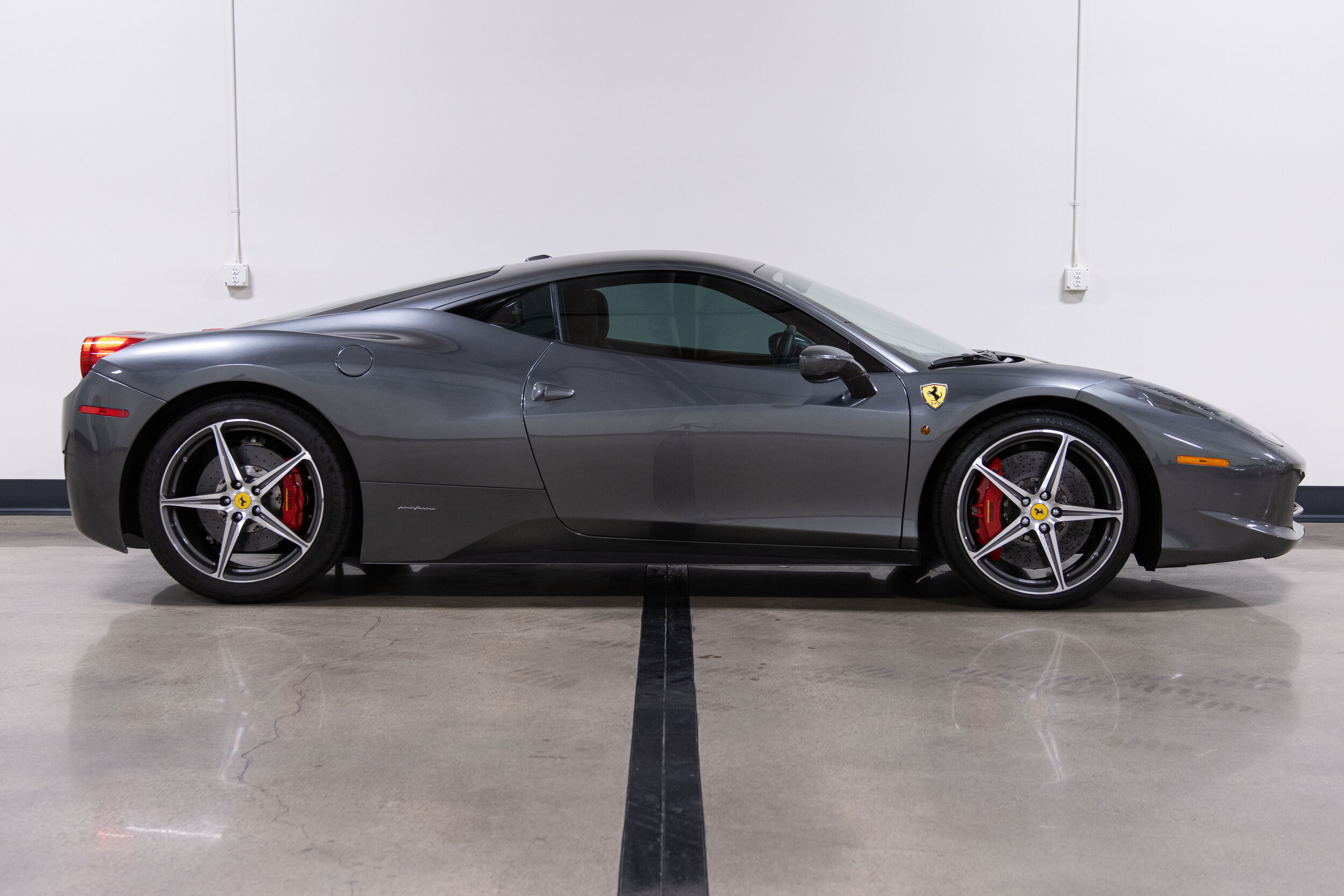 2011 Ferrari 458-8.jpg