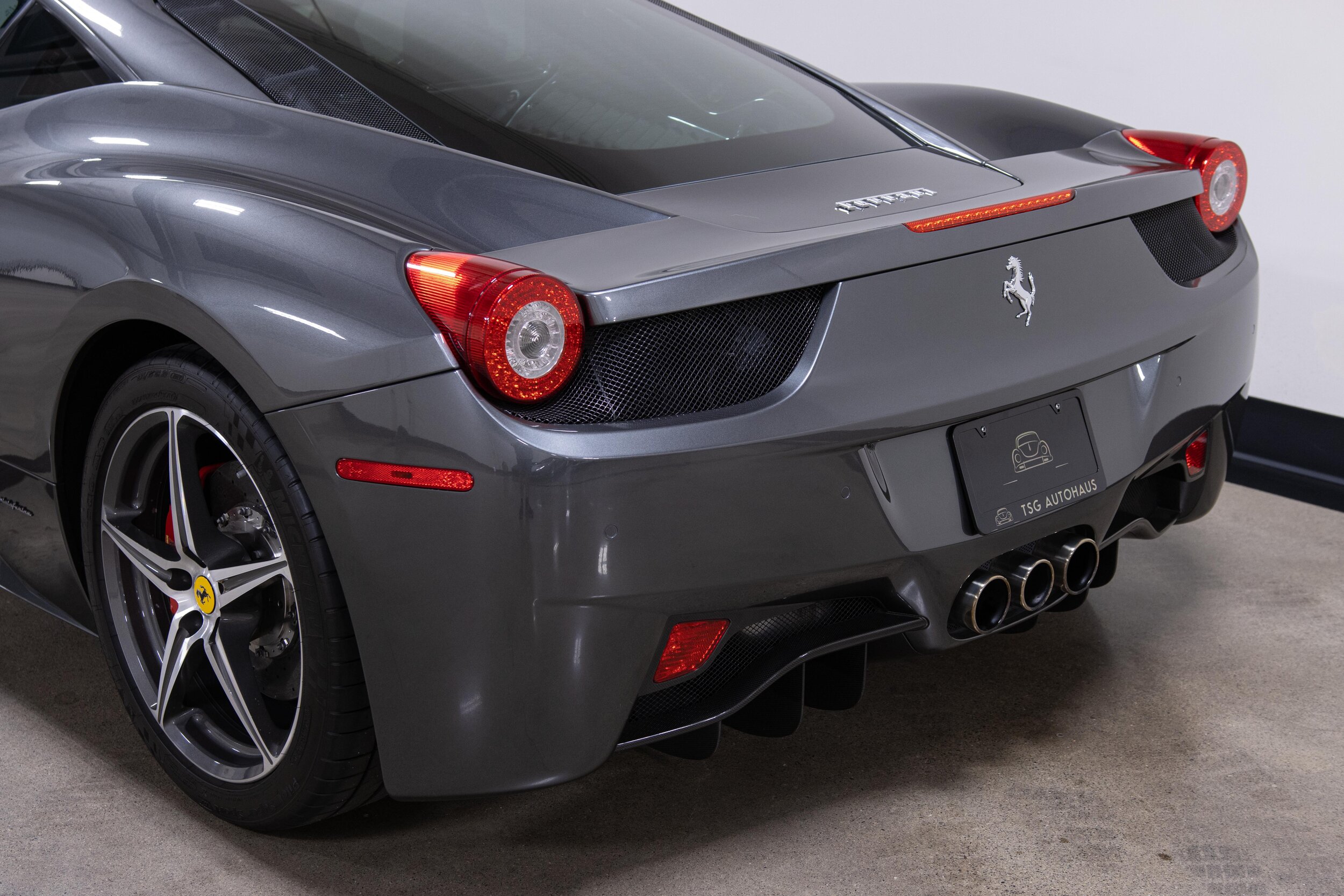 2011 Ferrari 458-26.jpg