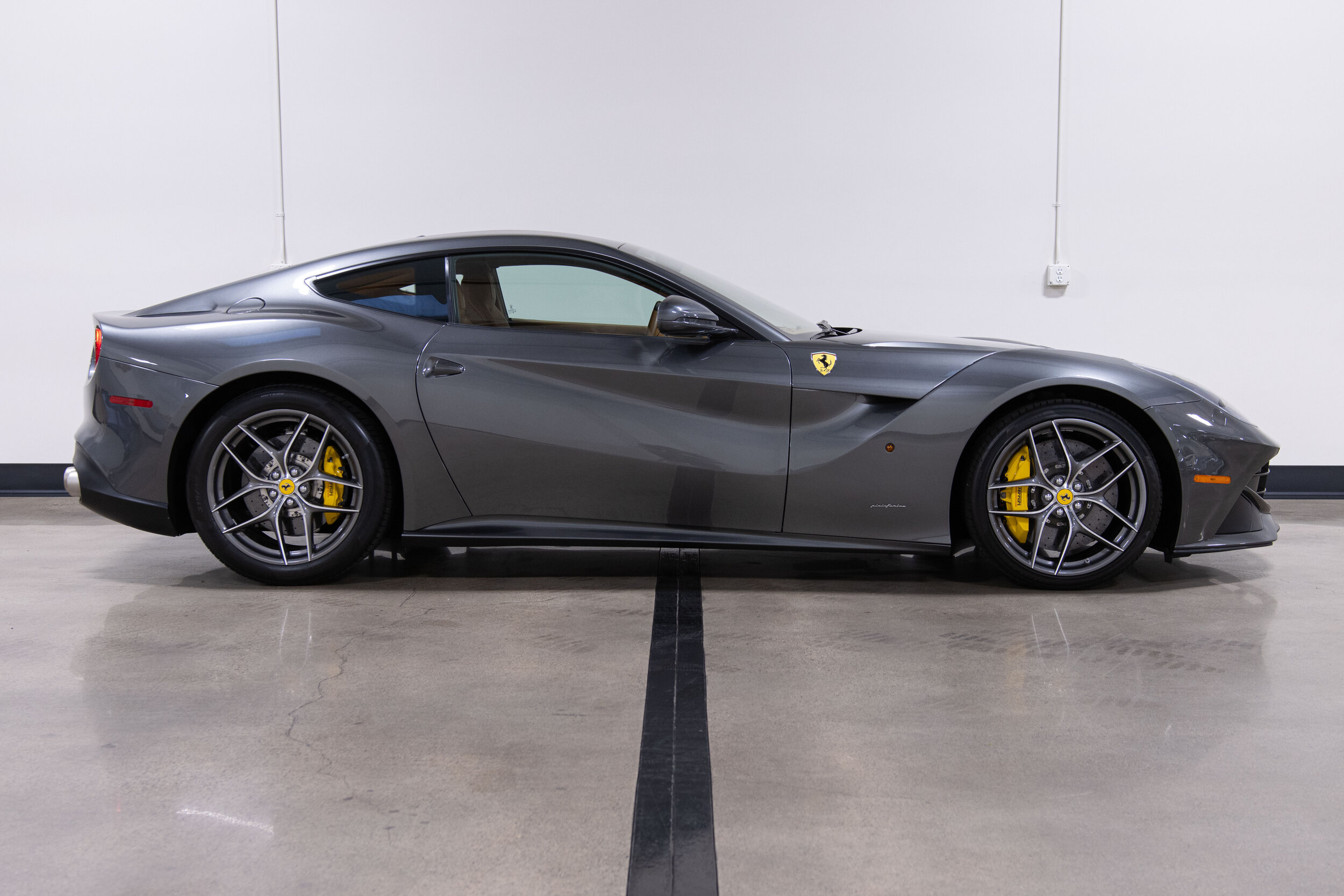 2014 Ferrari F12-8.jpg