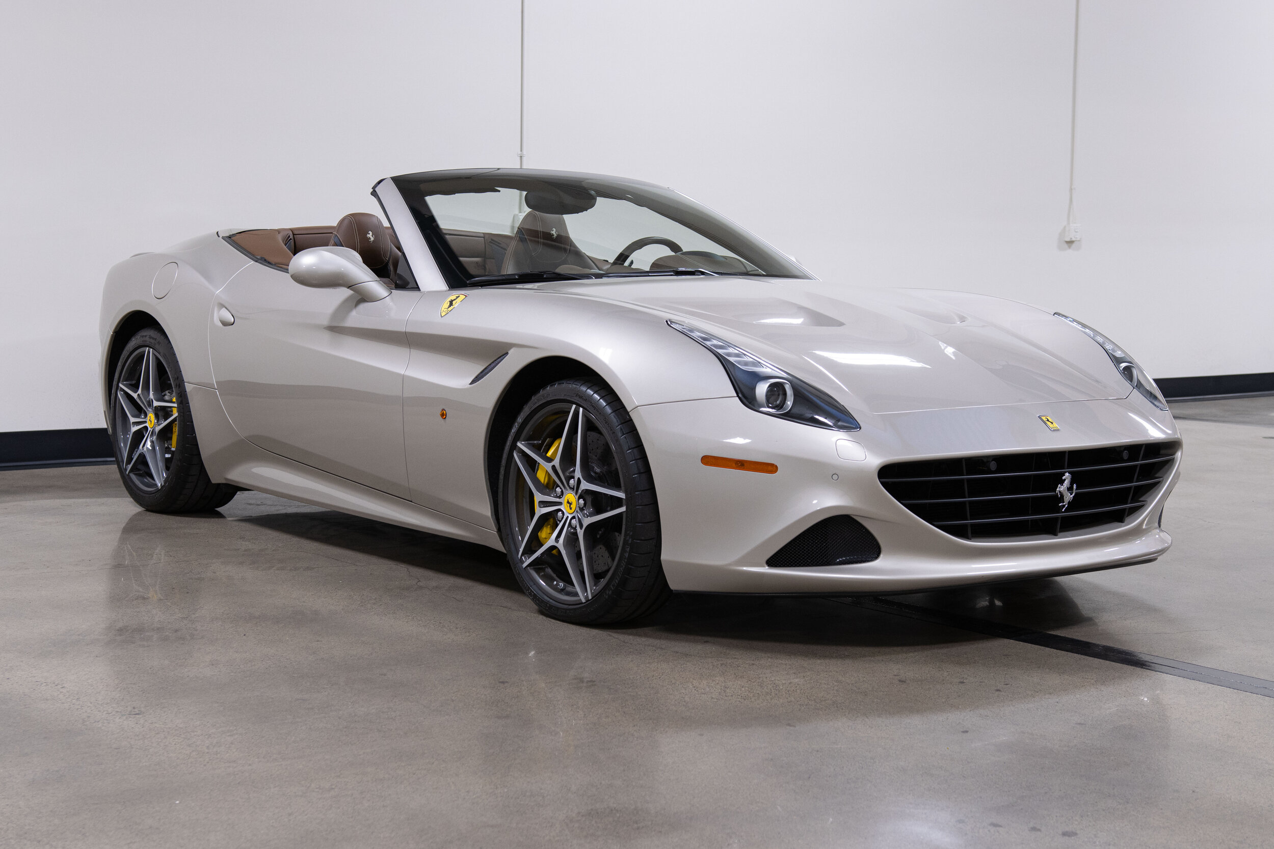 2016 Ferrari California T-1.jpg