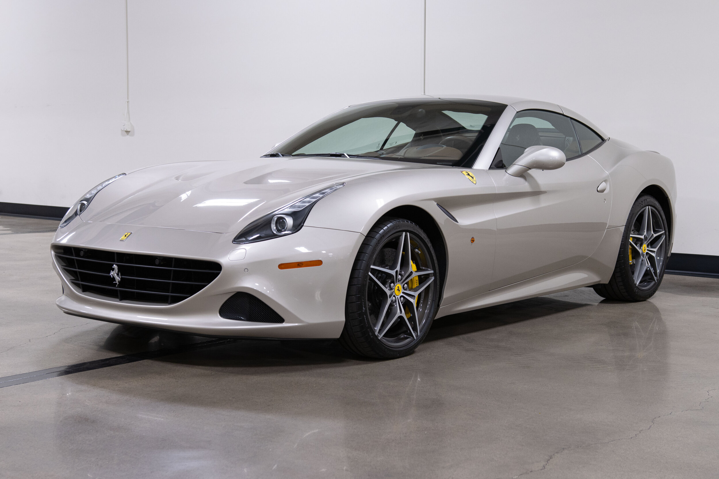 2016 Ferrari California T-15.jpg