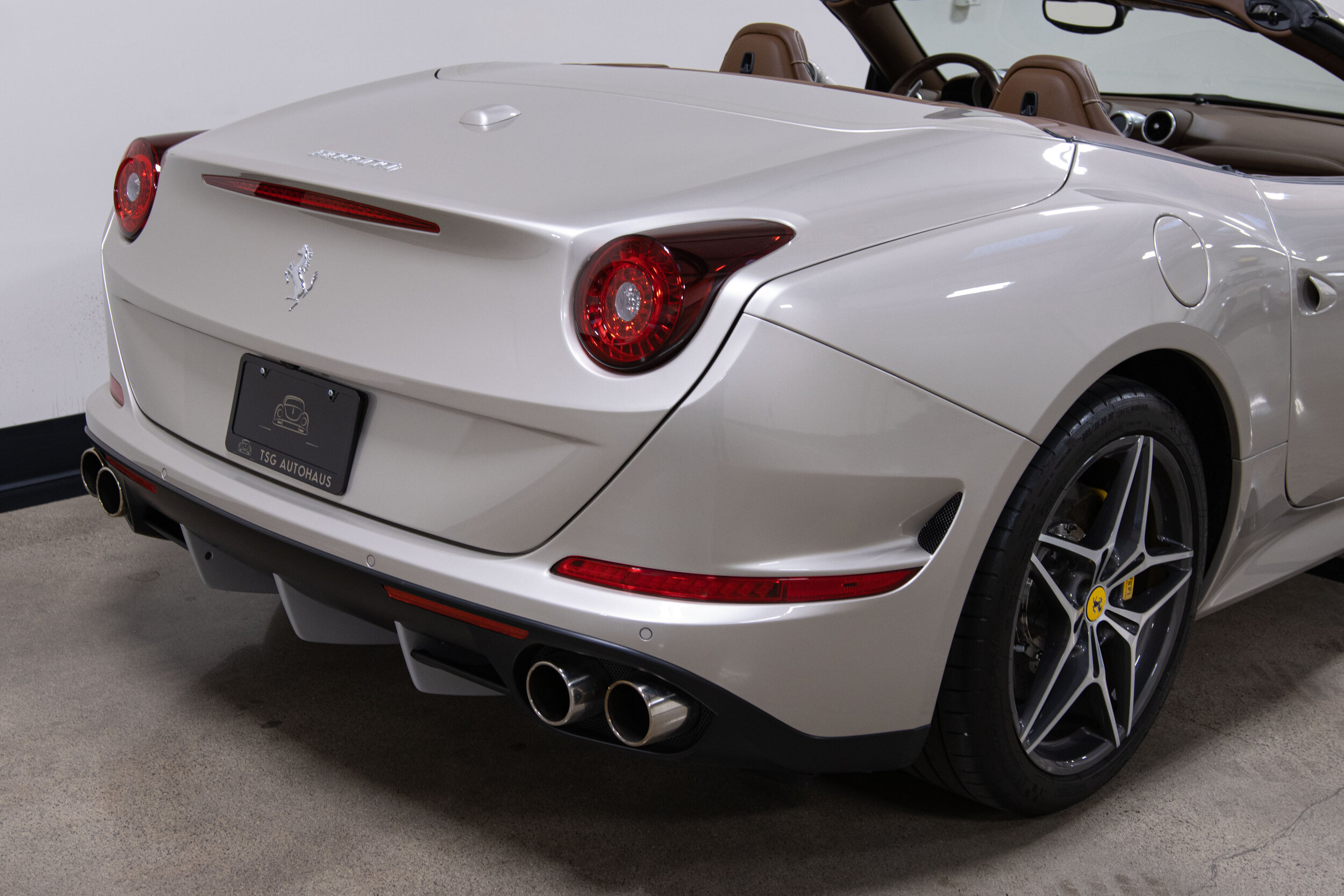 2016 Ferrari California T-31.jpg