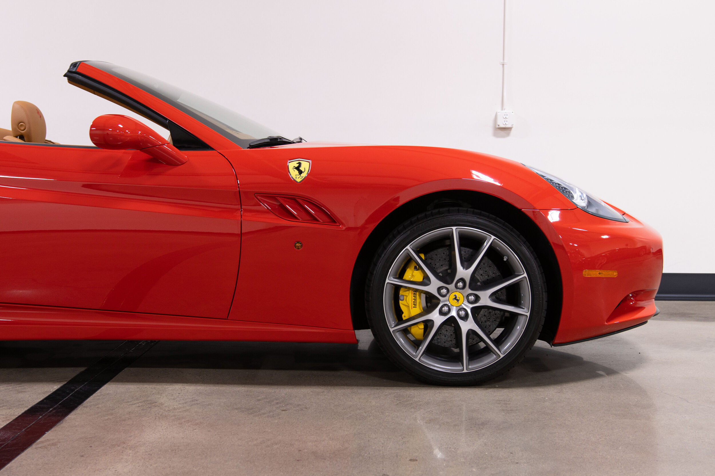 2012 Ferrari California-22.jpg