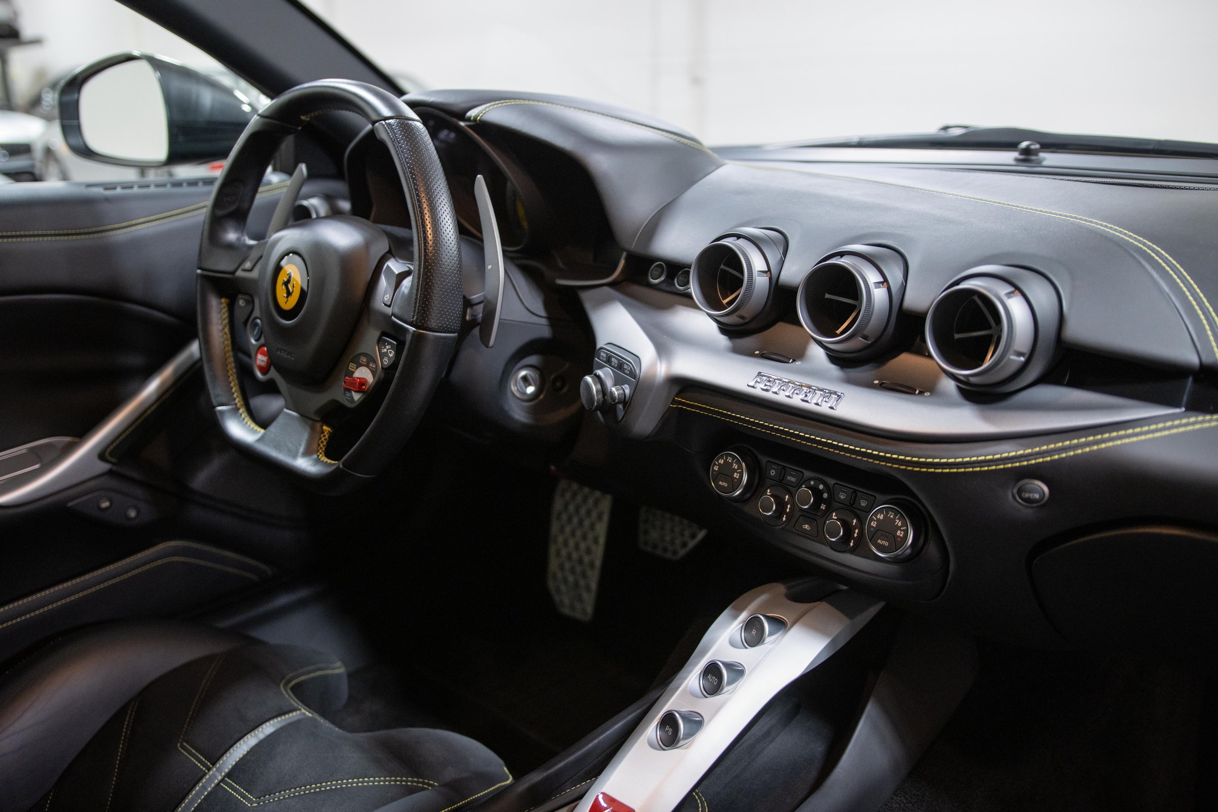 2014 Ferrari F12 Berlinetta-75.jpg