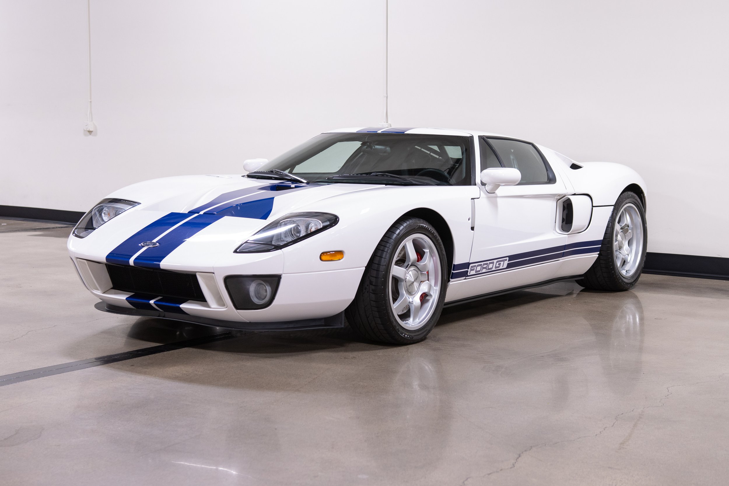 2005 Ford GT-3.jpg