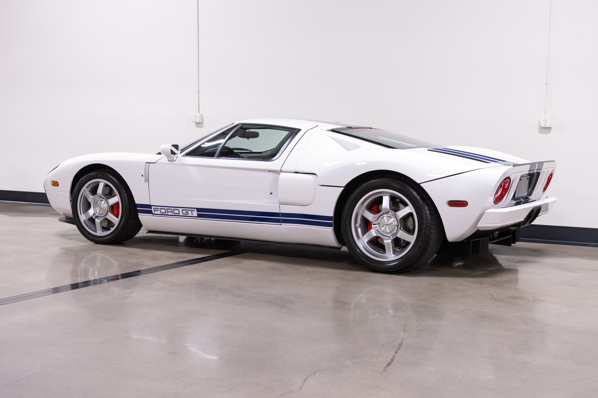 2005 Ford GT-6.jpg