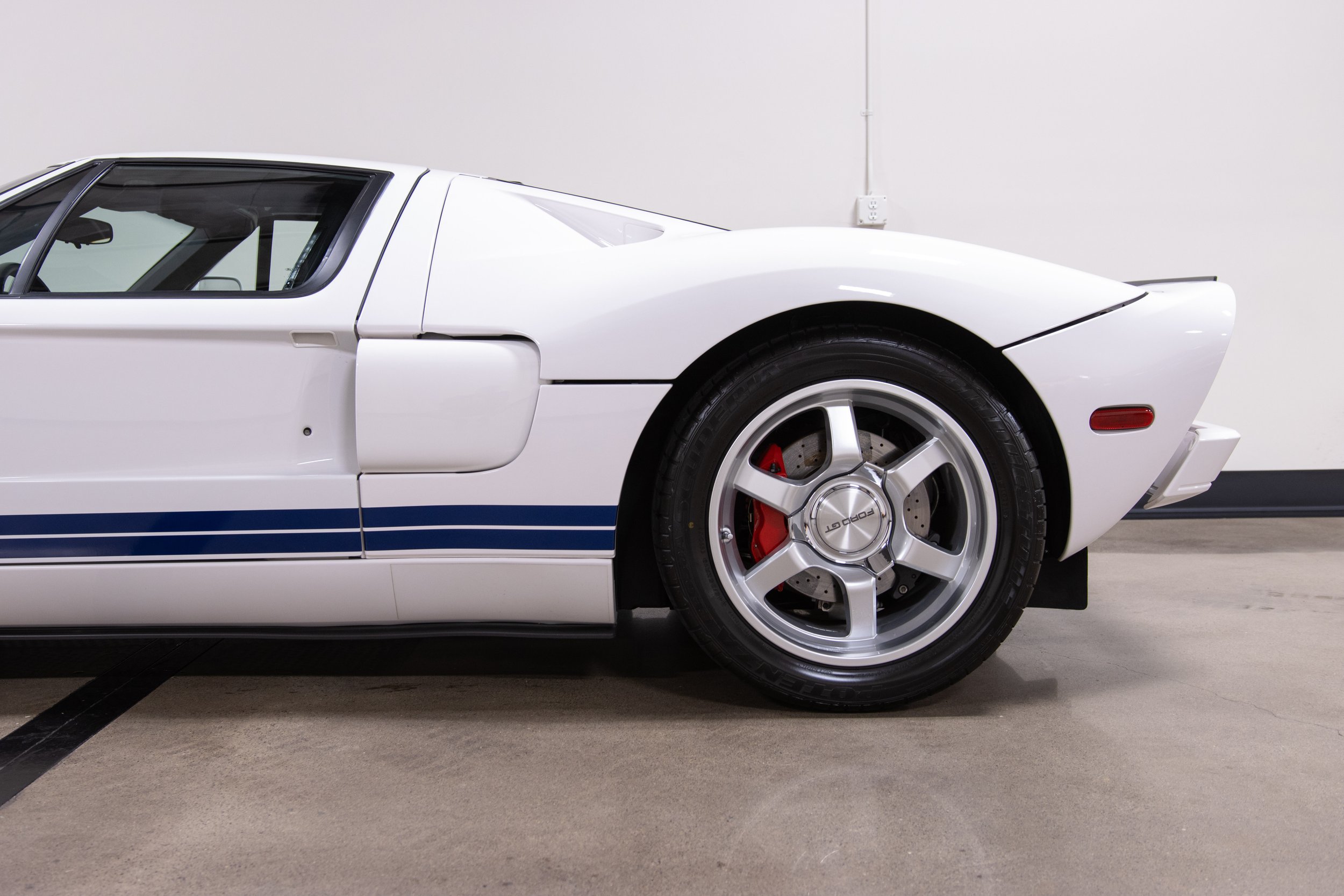 2005 Ford GT-15.jpg