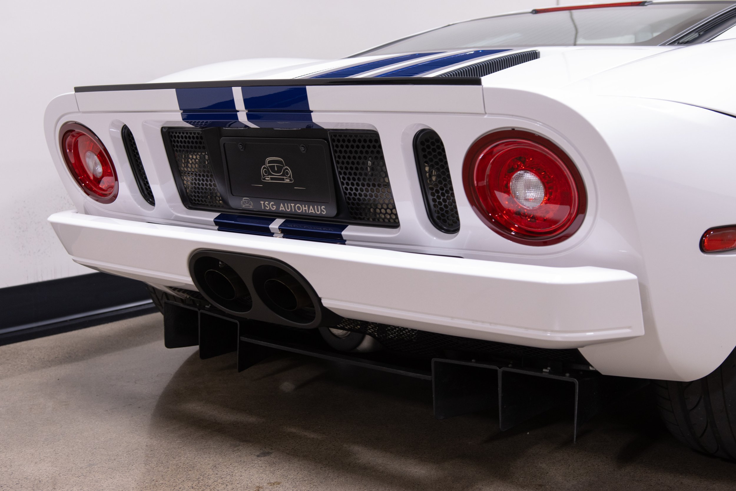 2005 Ford GT-28.jpg