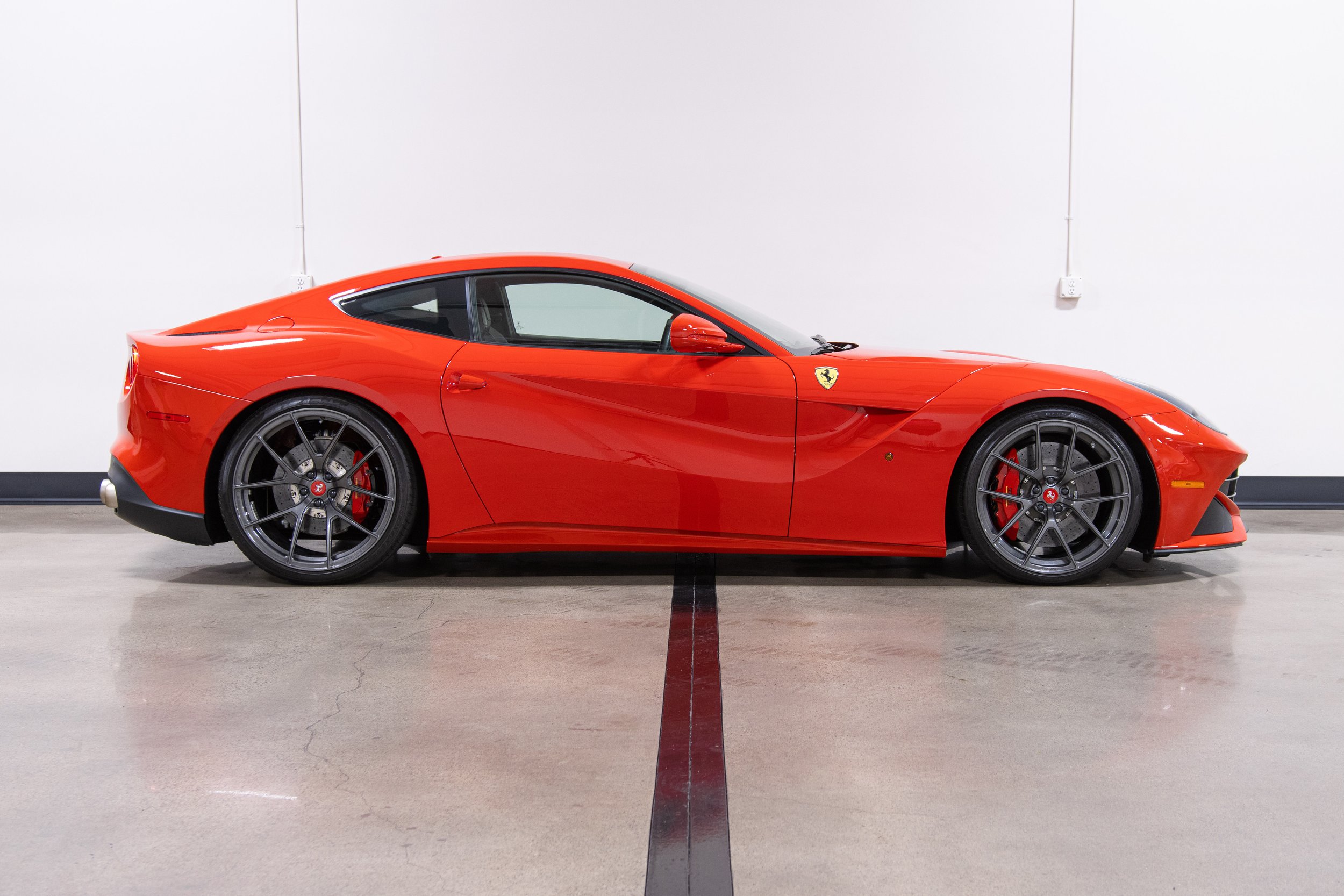 2014 Ferrari F12 Berlinetta -8.jpg