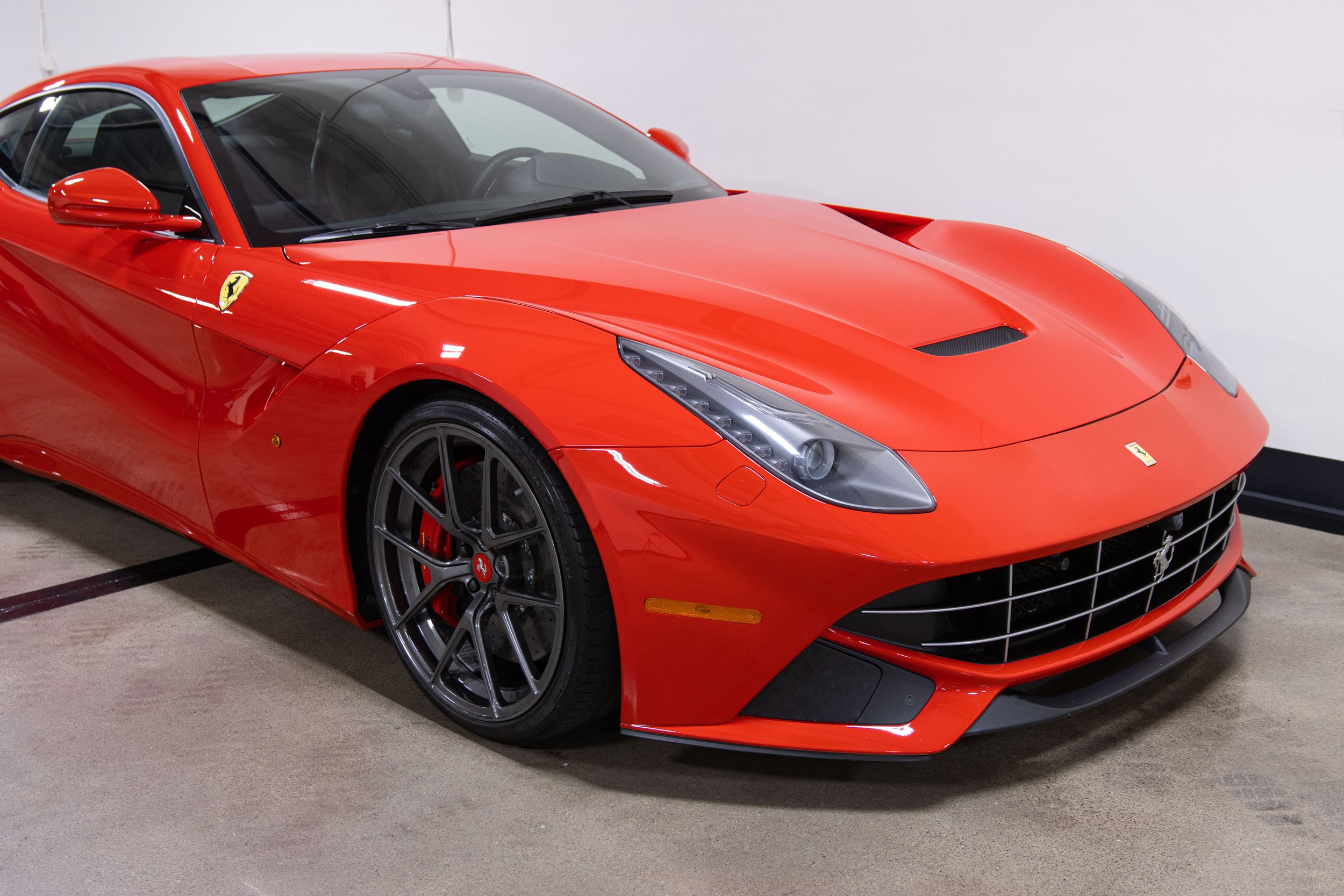 2014 Ferrari F12 Berlinetta - Rosso Corsa - Walkaround & Interior