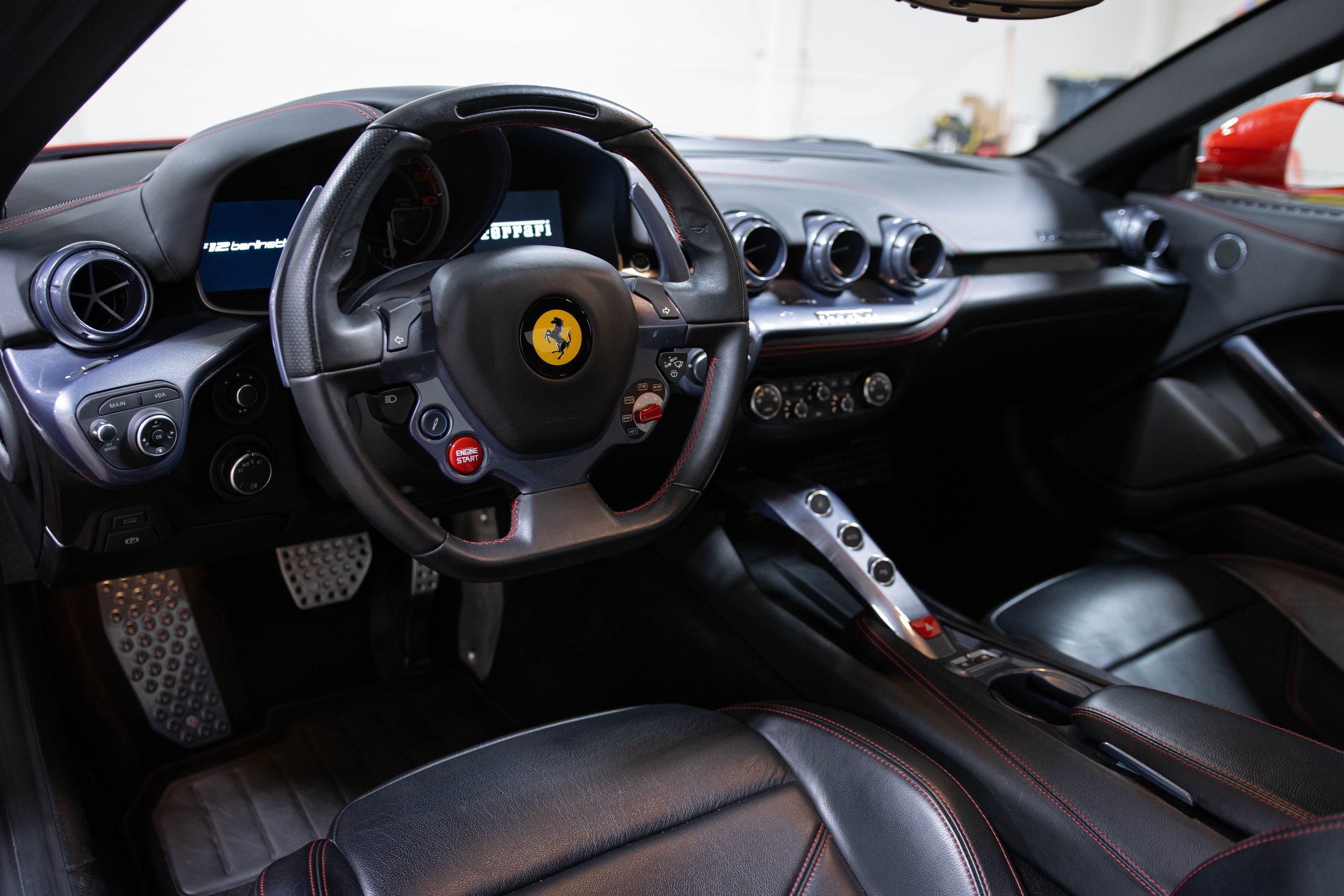 2014 Ferrari F12 Berlinetta - Rosso Corsa - Walkaround & Interior