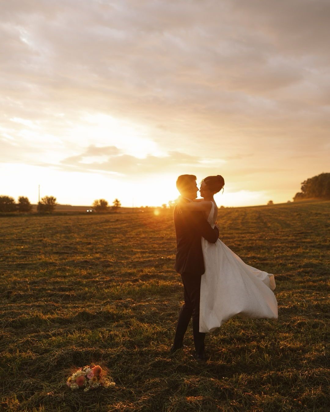 Spend today gathered with the people who feel like home and soak in the moments that matter. What are you thankful for today? 🍂

Venue @theridgetop
Photog @_caitmathis_
Floral @wilderlandfloral
Dress @weddingshoppeinc

#grateful #thankfulness #grati
