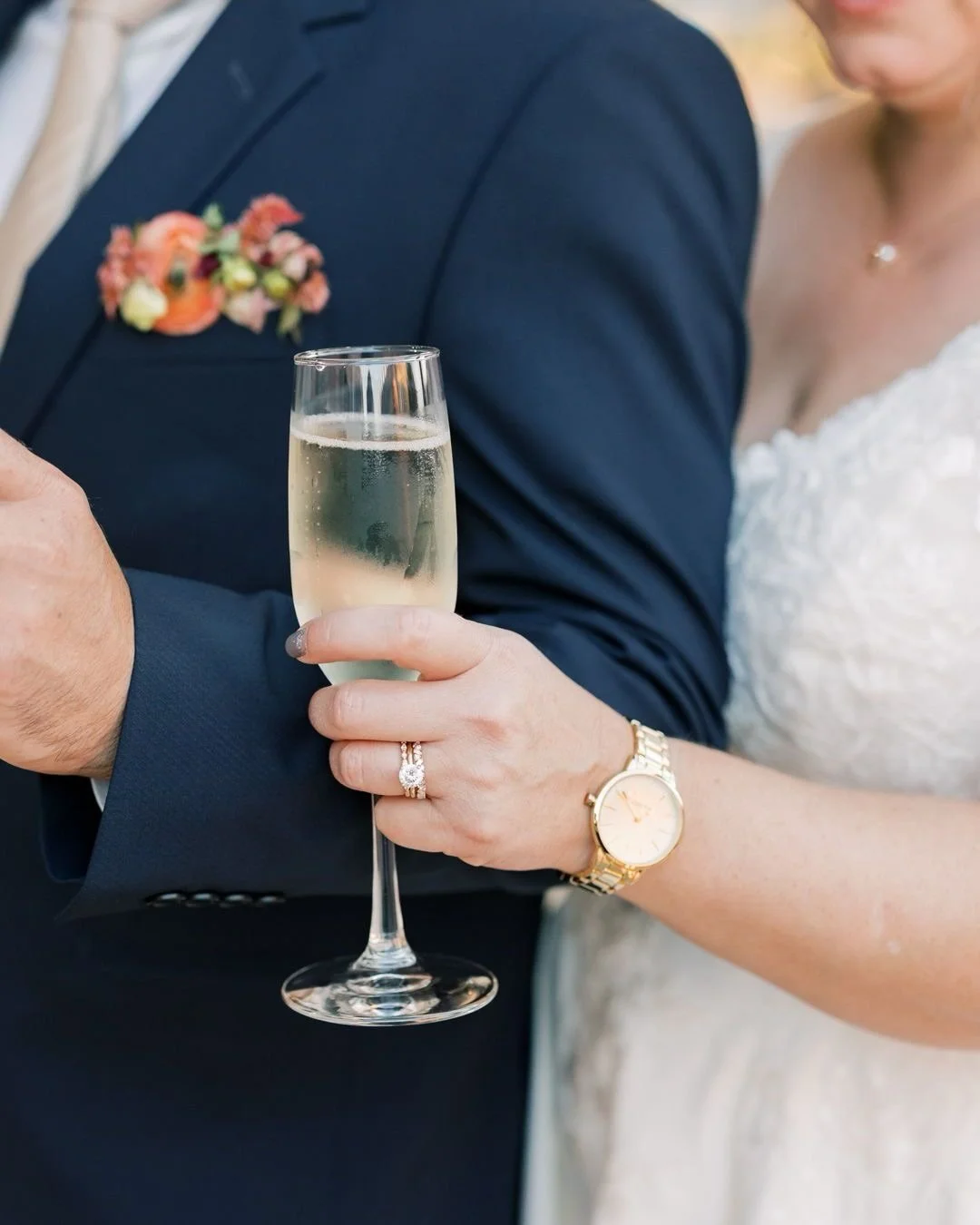 Bridal👏🏻 watches👏🏻 as👏🏻accessories👏🏻
There&rsquo;s just something so chic about adding a watch to your wedding day look. Monica normally rocks a smartwatch, aka a very real tan line. So what was she supposed to do for the big day? Easy: buy t