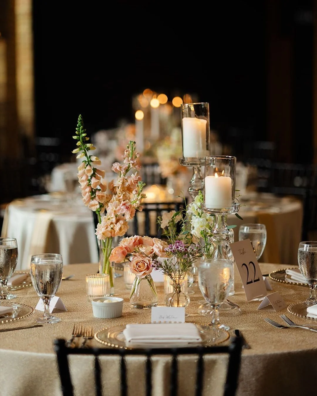There&rsquo;s a certain kind of beauty that happens when flowers and candlelight share the same space. Petals catching the glow, shadows dancing, romance settling into every corner. It&rsquo;s the art of atmosphere. 

Venue @theessencemn
Photo/Video 