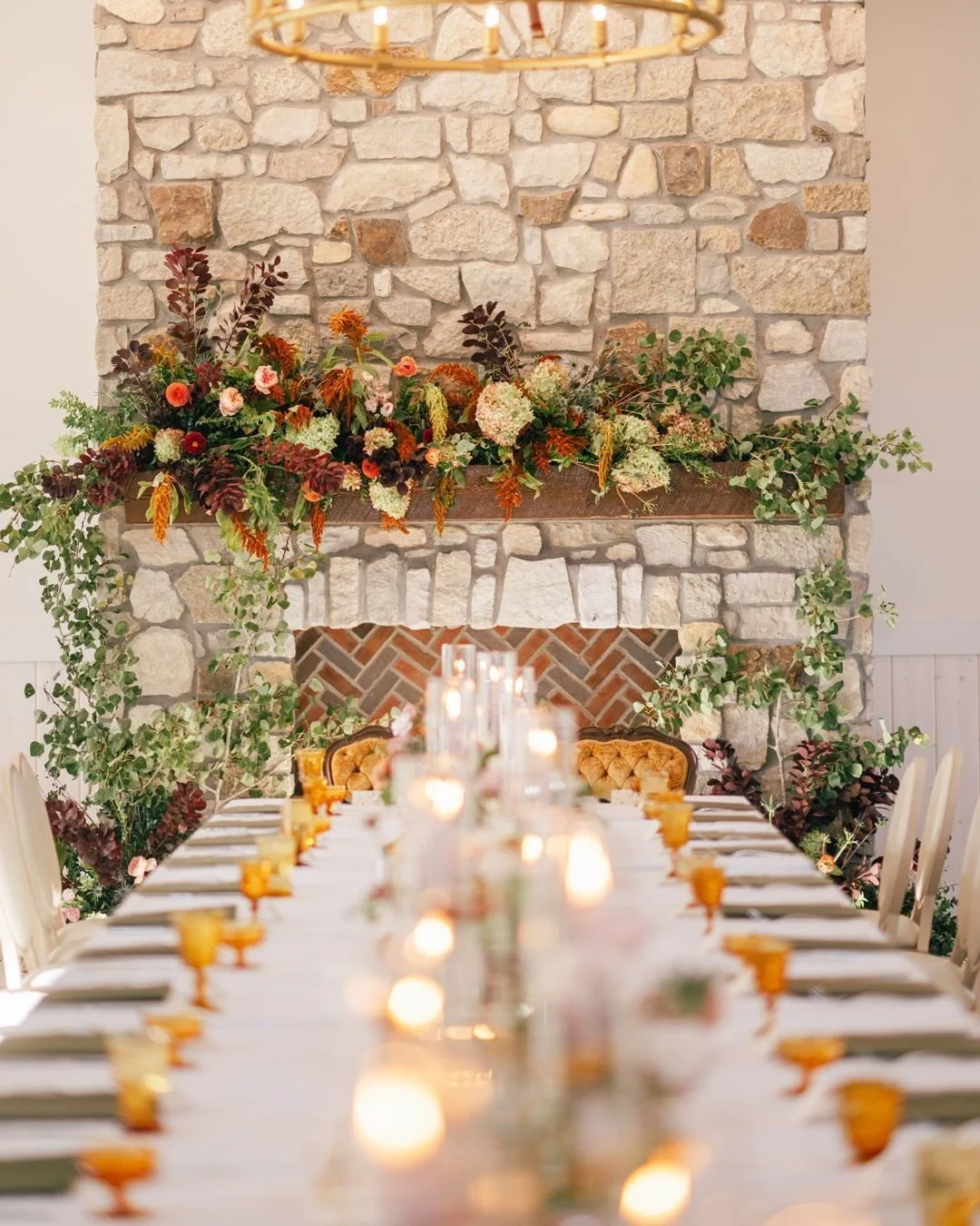The stockings were hung by the chimney with care... but do it with flowers ✨

Venue @bavaria_downs
Floral @wilderlandfloral
Planner @golden.harvest.events
Photographer @bethanyjacksonphotography
DJ/Photobooth @lenserecords
Cereomny/ Cocktail Music @a
