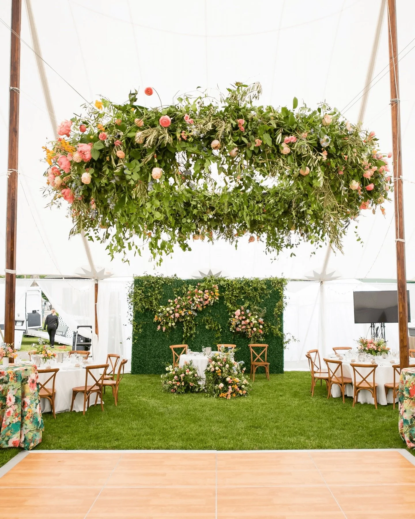 Installations are our jam.
We live for the, &ldquo;how did they do that?&rdquo; moments. Got a cool idea for your wedding in 2026? Give us the vision and we&rsquo;ll run with it. 

Band @elanartists
Bridal gown @traumkleidmv 
Bride&rsquo;s accessorie