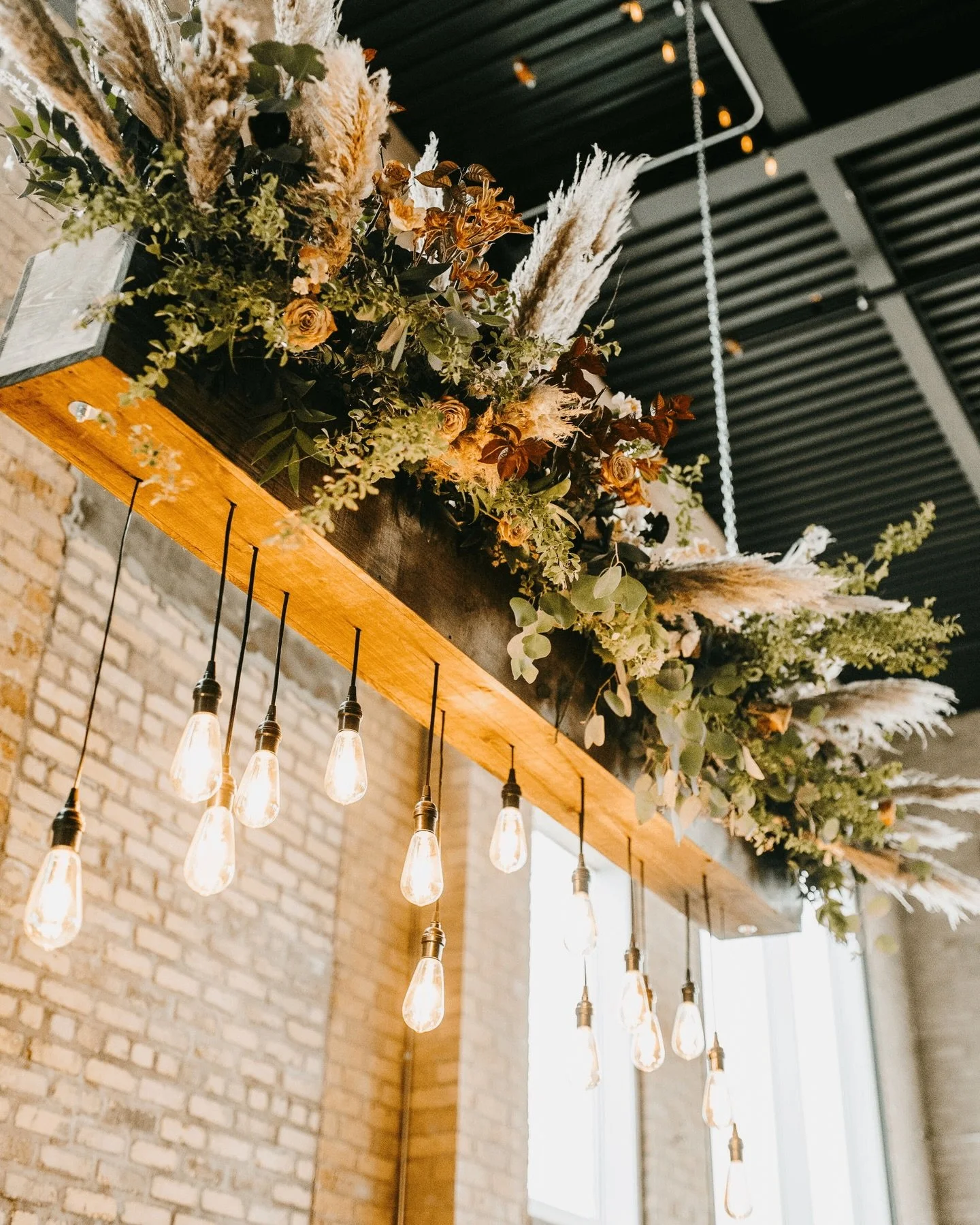 The best weddings don&rsquo;t follow trends &mdash; they feel like you. 

Photography @alileighco
Planning @jennaculleyevents
Catering @commonrootscatering
DJ @instantrequestdj
Floral @wilderlandfloral
Hair and Makeup @taylormariebeautyllc 
Venue @no