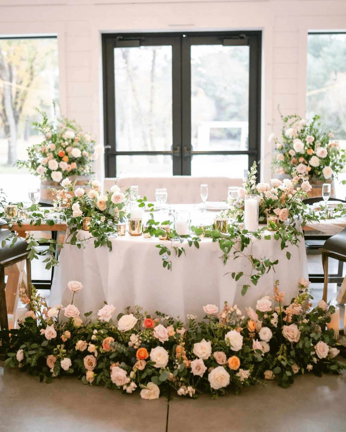We&rsquo;re always drawn to a sweetheart table. And we like to pack it with floral. 

Venue @lapointeevents
Photographer @federphotography
Planning @jennaculleyevents
Floral @wilderlandfloral
Rentals @lineneffects
Bakery @heythercupcake
Video @c.film