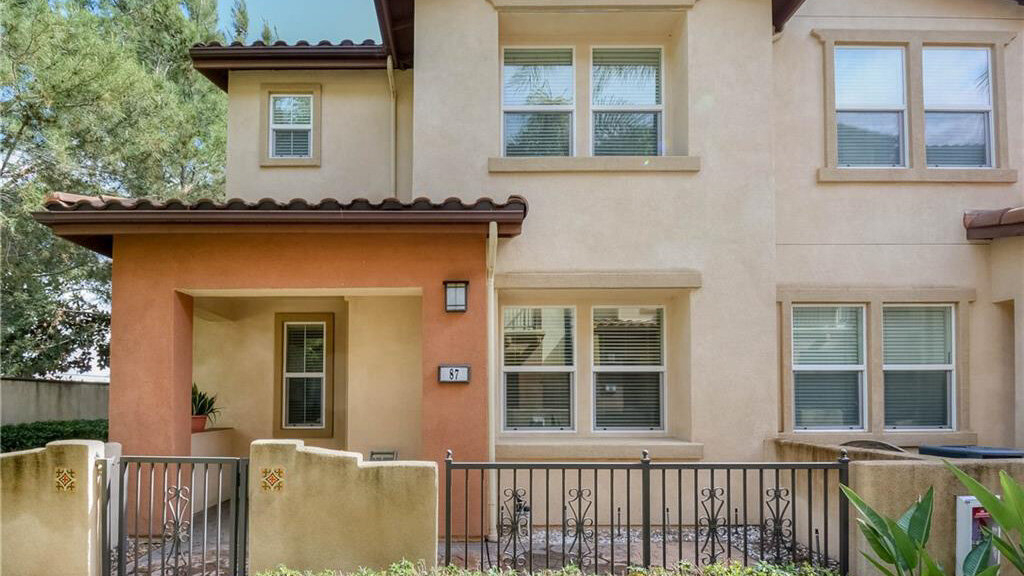 Townhome,Buena Park, $619,000, 3/2