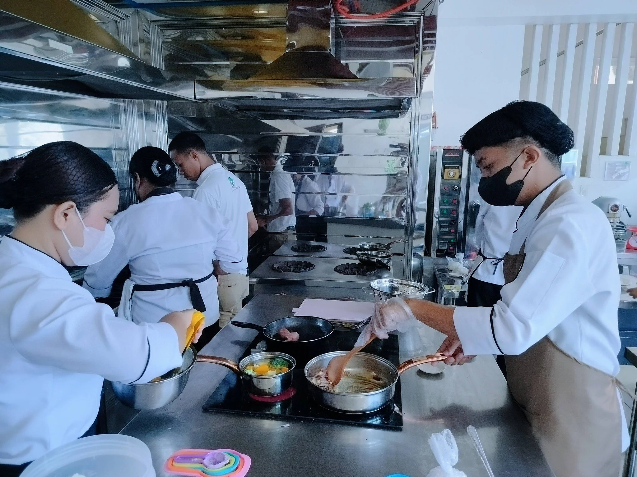 Creative skills and delicious creations at the “Si-Log Cooking Contest ...
