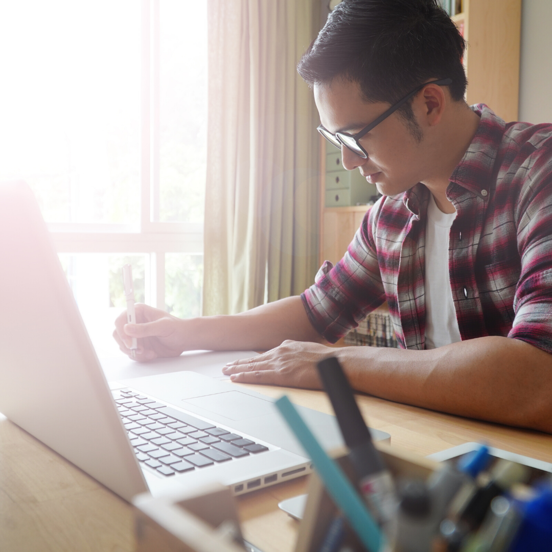 HOW TO CREATE A WORK FROM HOME ROUTINE THAT SUPPORTS YOUR STUDIES