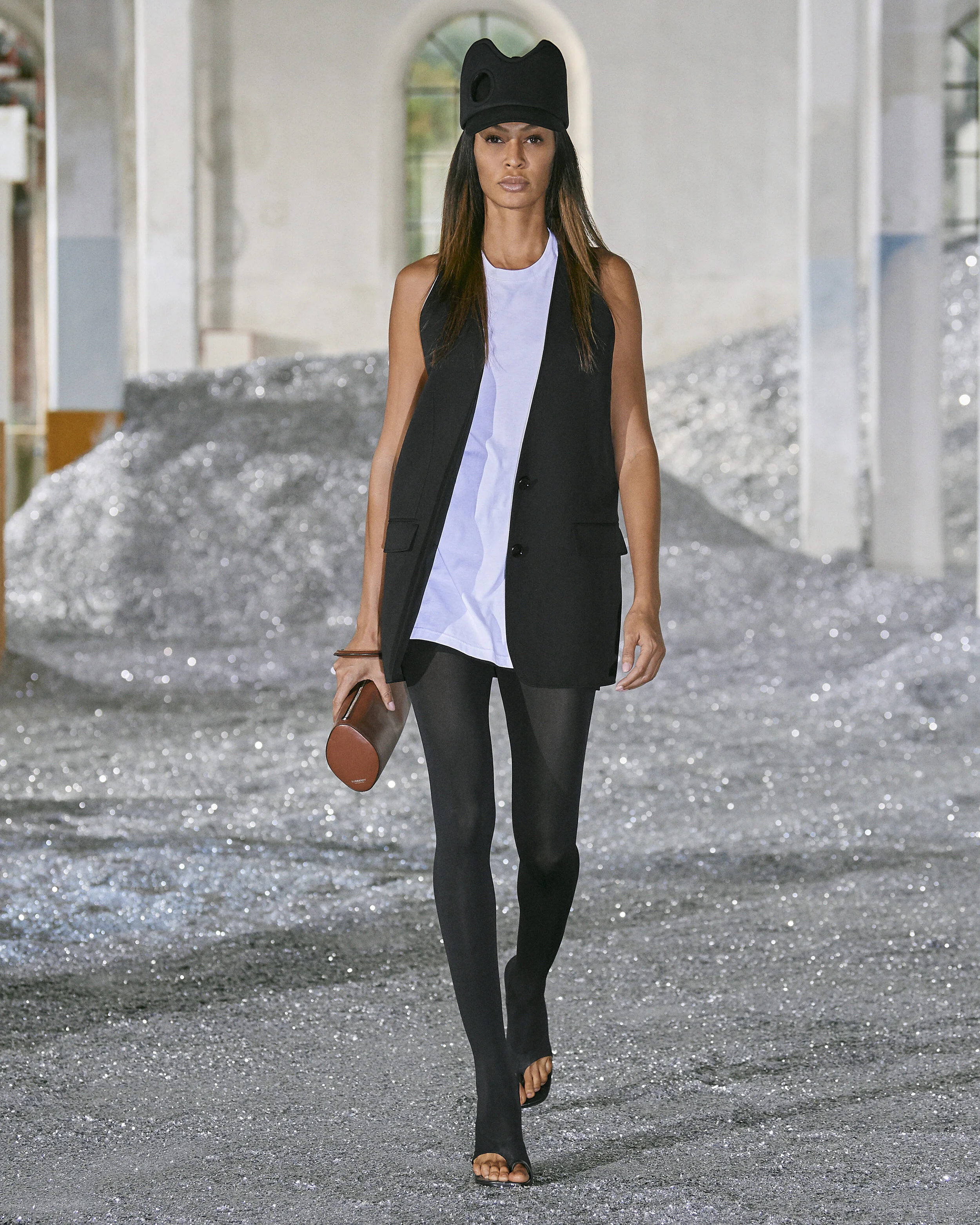 Burberry Spring_Summer 2022 Womenswear Presentation Collection - Look 38 - Joan_001.jpg