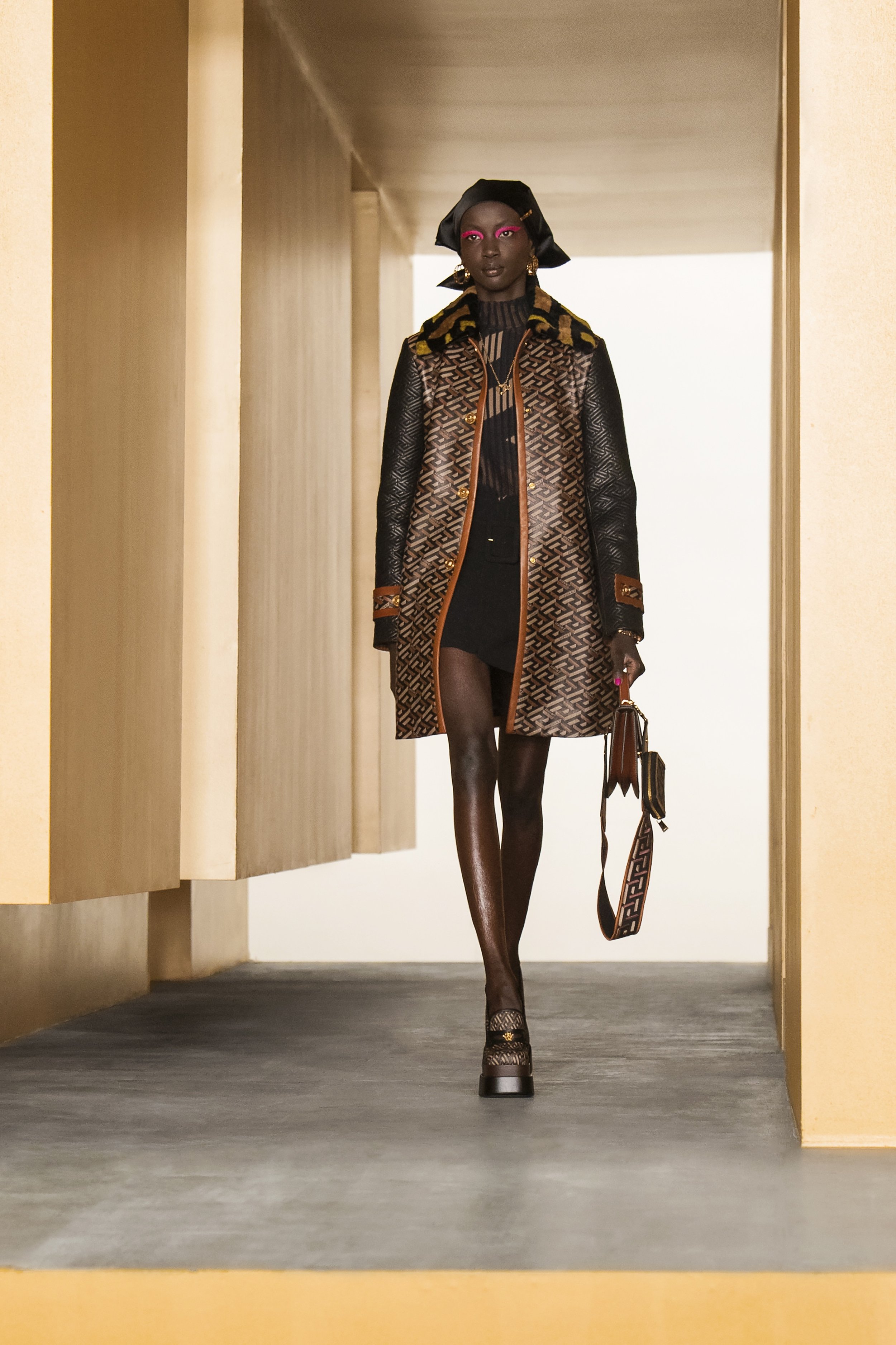 Versace_FW21_Look (16).JPG