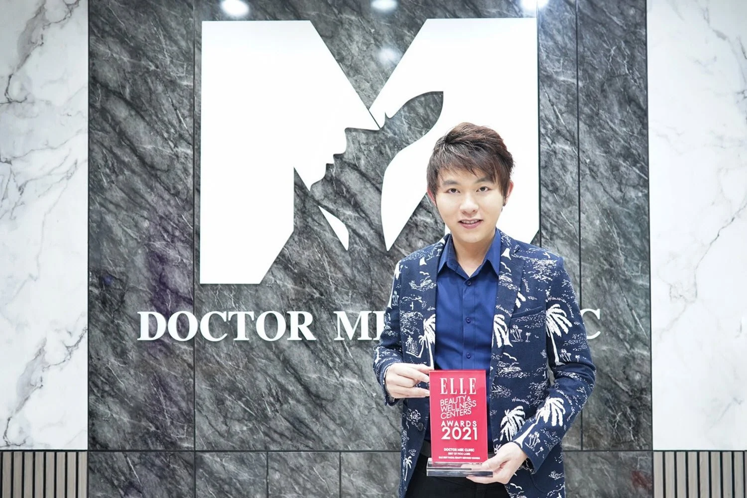 คุณหมอเมฆ แห่ง Doctor Mek Clinic  คว้ารางวัล BEST PICO LASER จาก ELLE Thailand