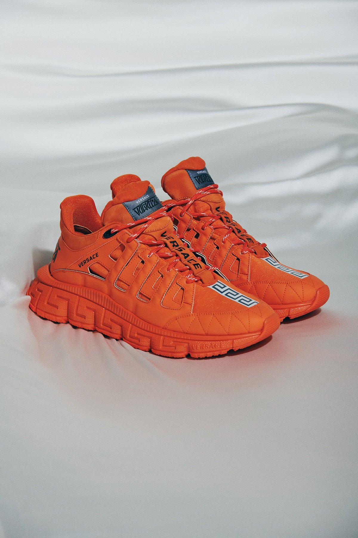 VERSACE_ADVSSM22-phase2_RGB_72dpi_07.jpg
