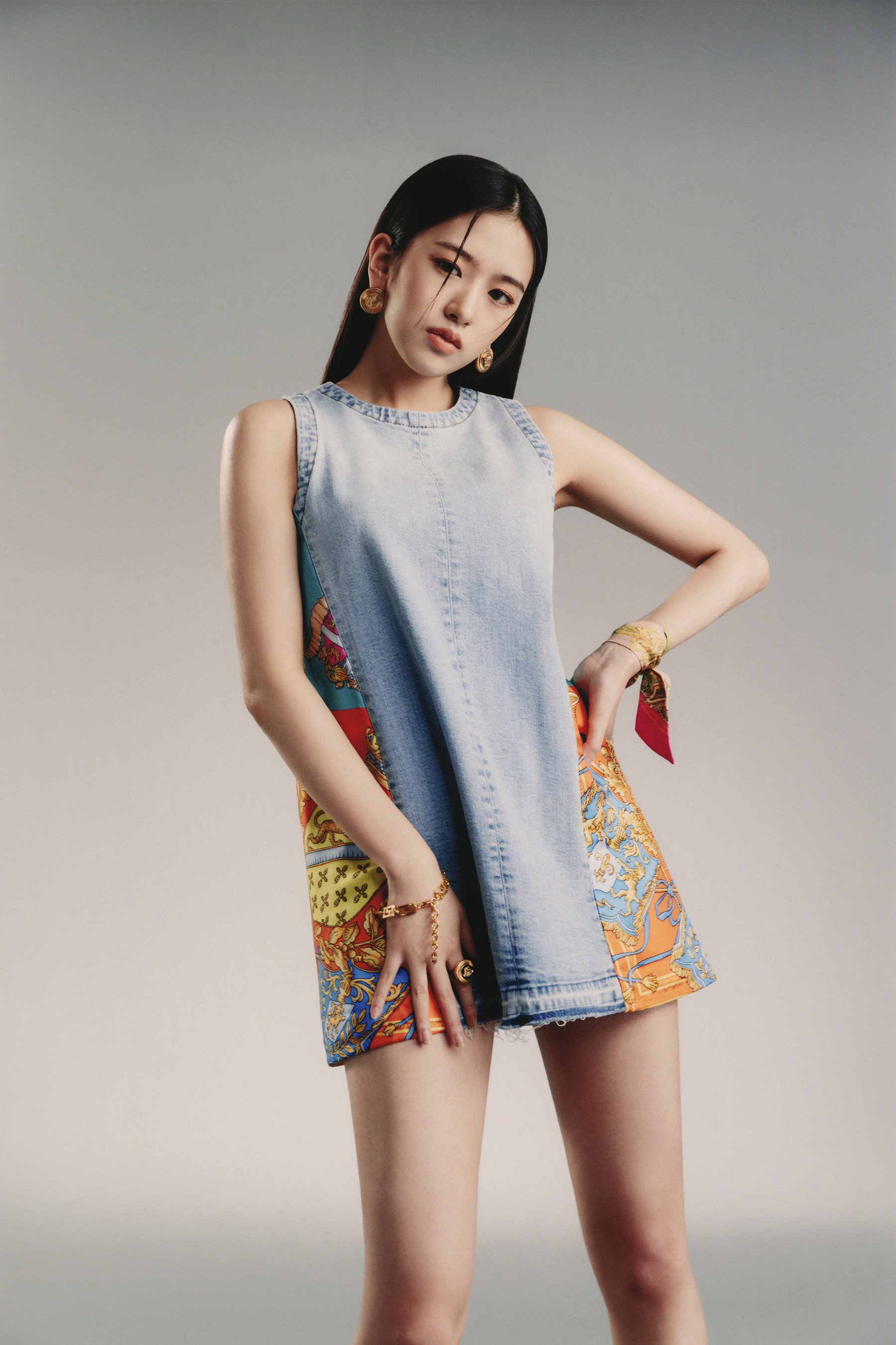 VERSACE_ADVSSW22-phase1_RGB_72dpi_07.jpg