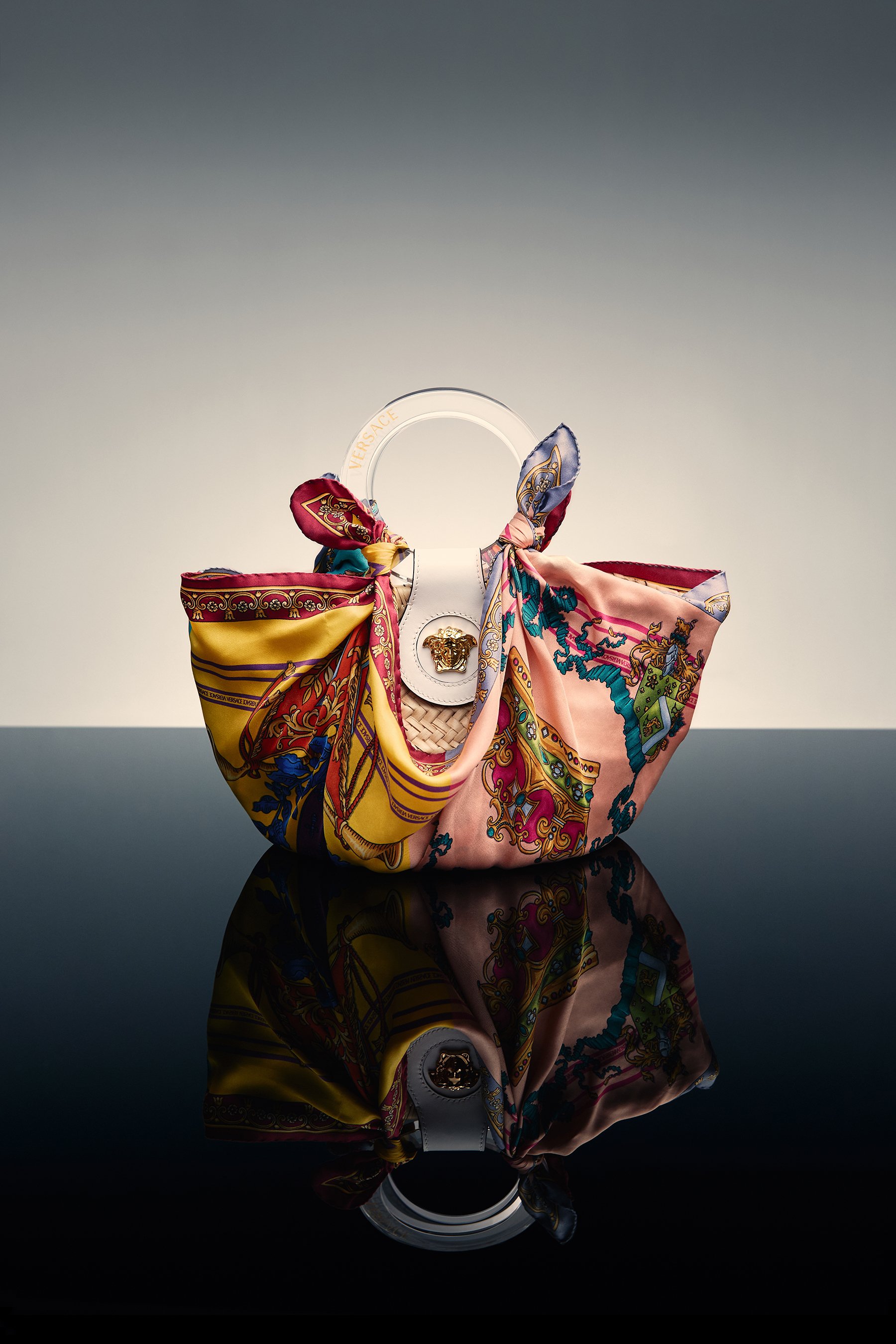 VERSACE_ADVSSW22-phase2_RGB_72dpi_08.jpg