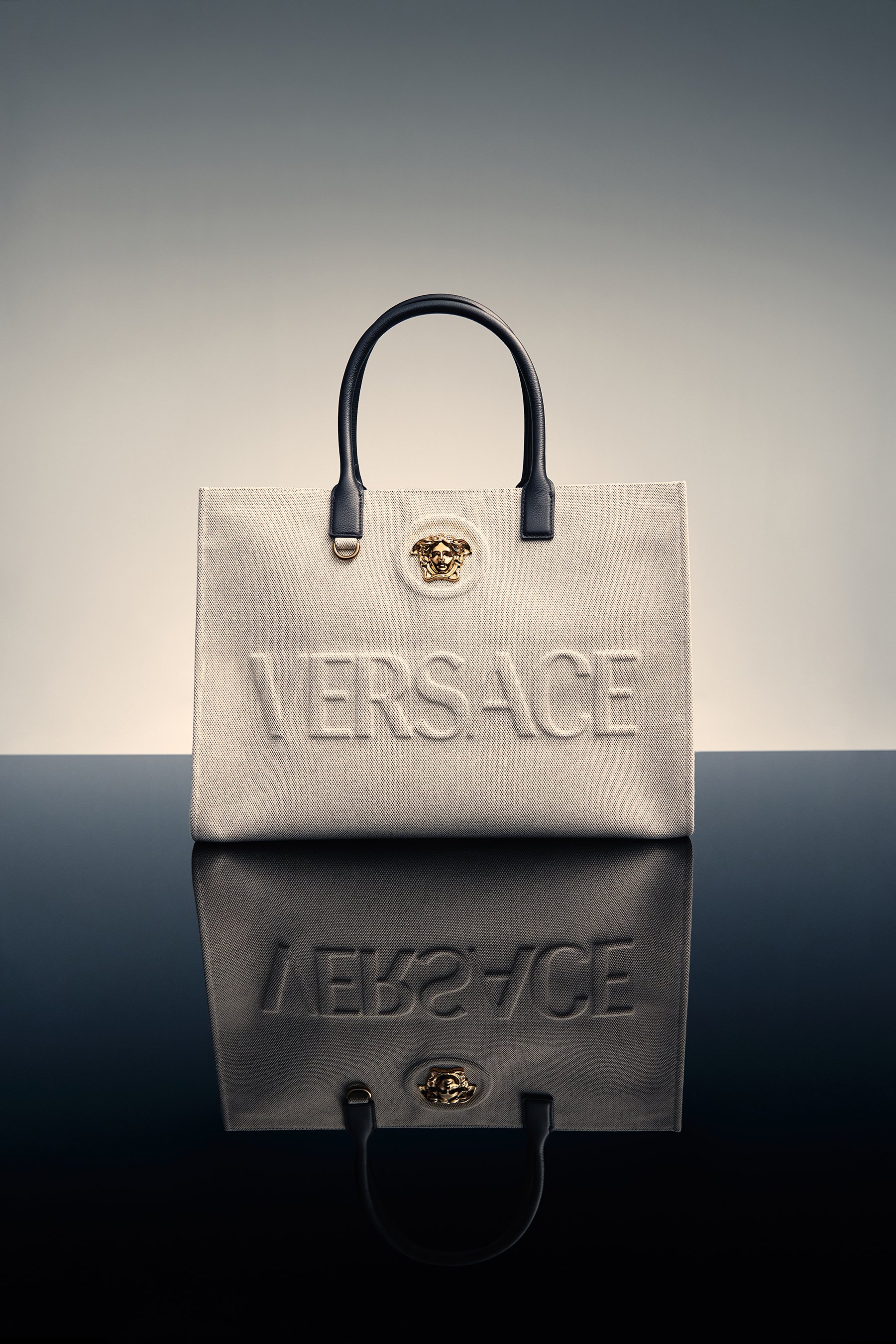 VERSACE_ADVSSW22-phase2_RGB_72dpi_07.jpg
