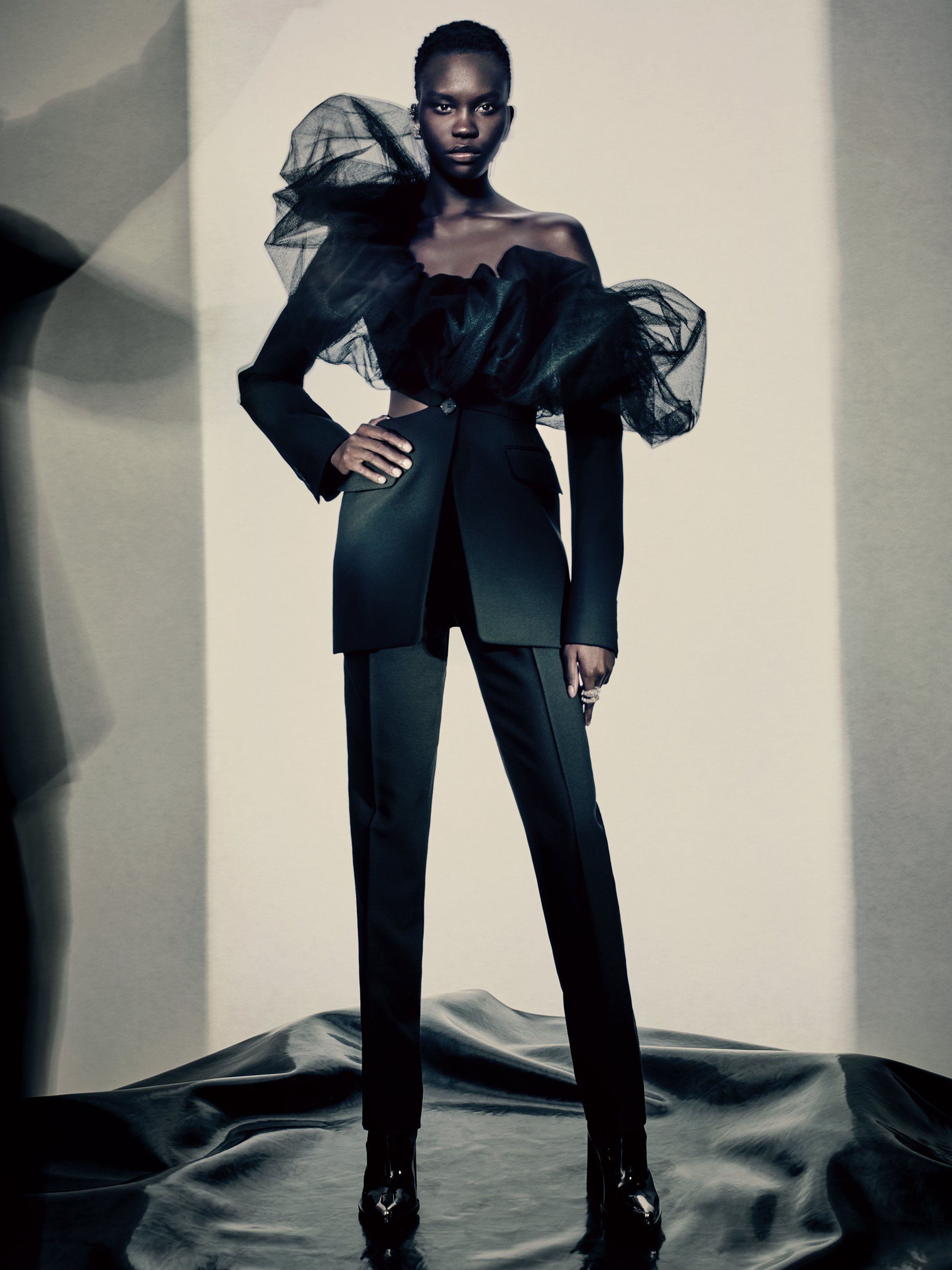 7.Alexander McQueen AW22 Paolo Roversi..jpg