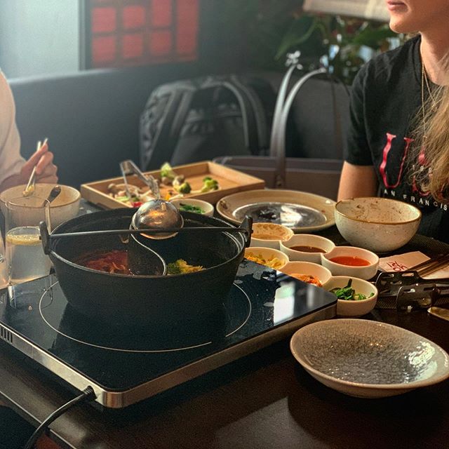 Shabu Shabu in 2 verschiedenen Br&uuml;hen ☯️ #샤브샤브 #koreanisch #핵꿀맛 #wien #샤브샤브맛집 #맛집 #비엔나 #소통 #viennaeats #korea #koreanisch #비엔나맛집 #오스트리아