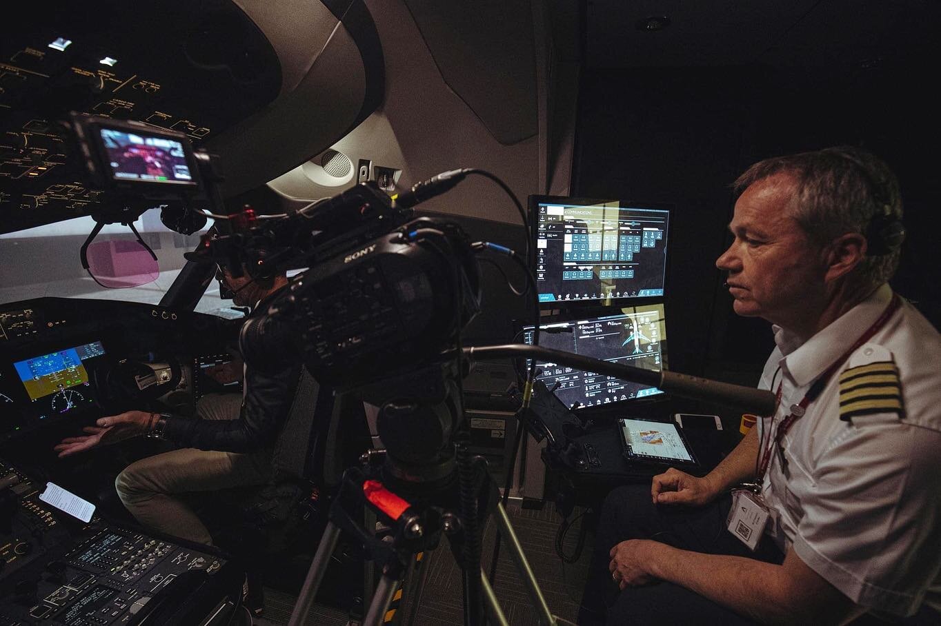 Small selection of Behind the scenes pictures from a recent live stream inside a @boeing 787 Dreamliner with Big Jet TV and @virginatlantic the sim was setup exactly with the same weather conditions experienced during Storm Eunice early this year.

#