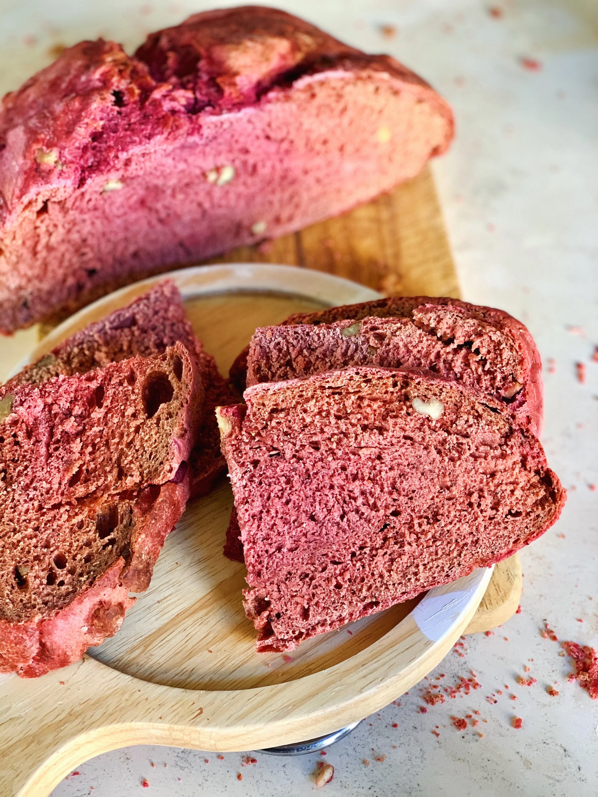 Pane rosa con le noci