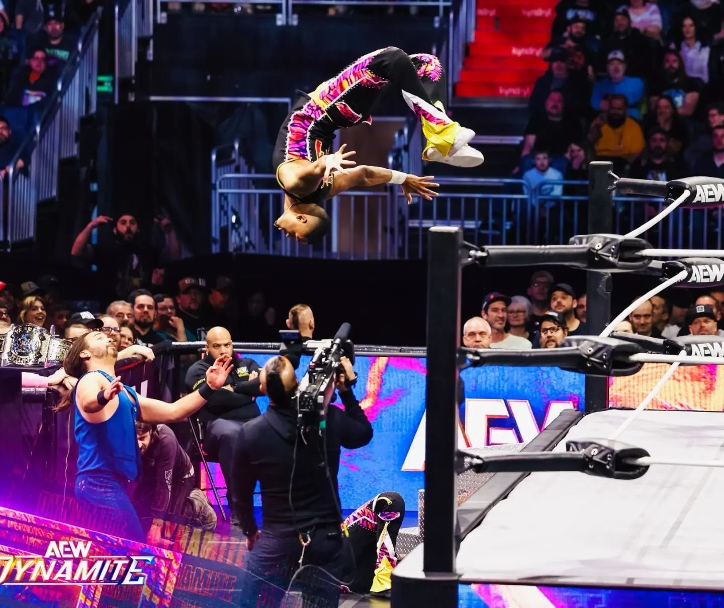 Test flight for the new gear! @isiahkassidy is looking real cute in his new pink and yellow set! 
🖤💛💕💛🖤
#aew @aew #privateparty #tagteam #prowrestlinggear #customwrestlinggear #wrestlinggear