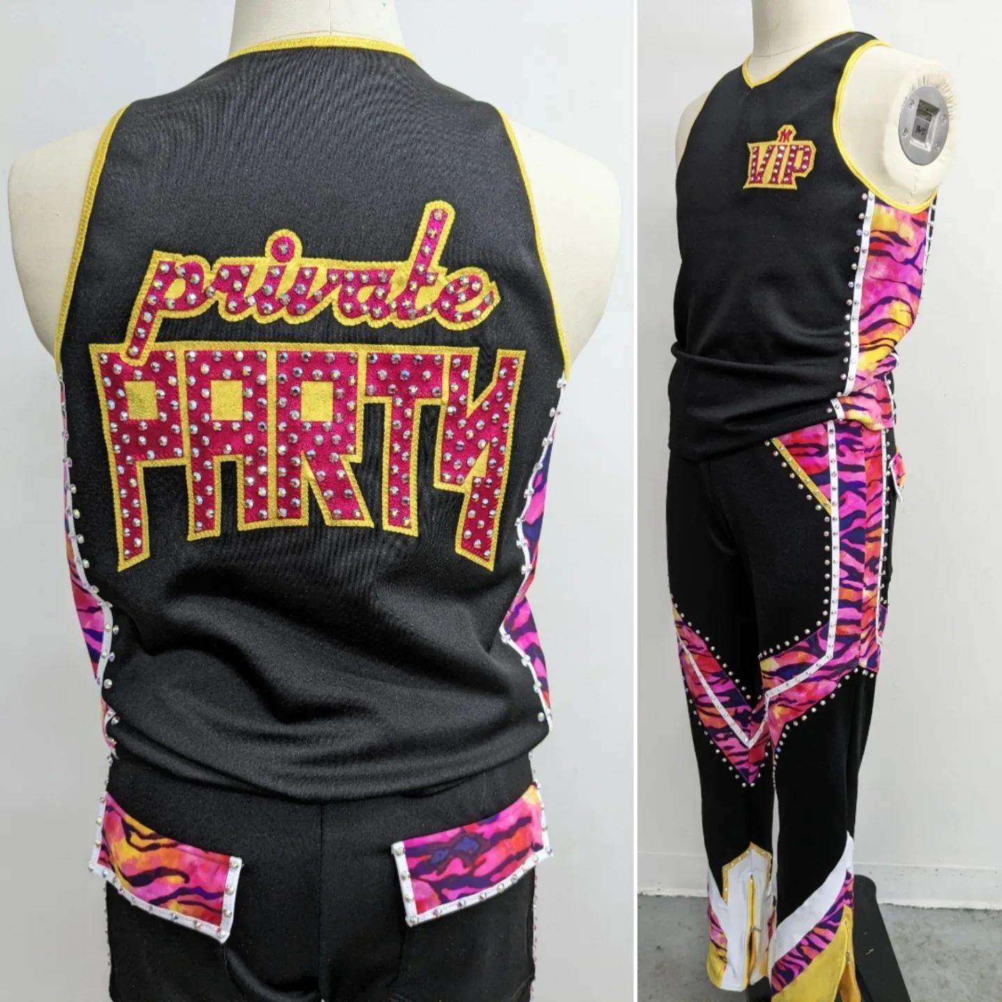 Close up shots of the new gear for Private Party!! Love working with @isiahkassidy and @tmquen !!
🖤💕💛💕🖤
#aew @aew #prowrestlinggear #customwrestlinggear #wrestlinggear #privateparty #tagteam