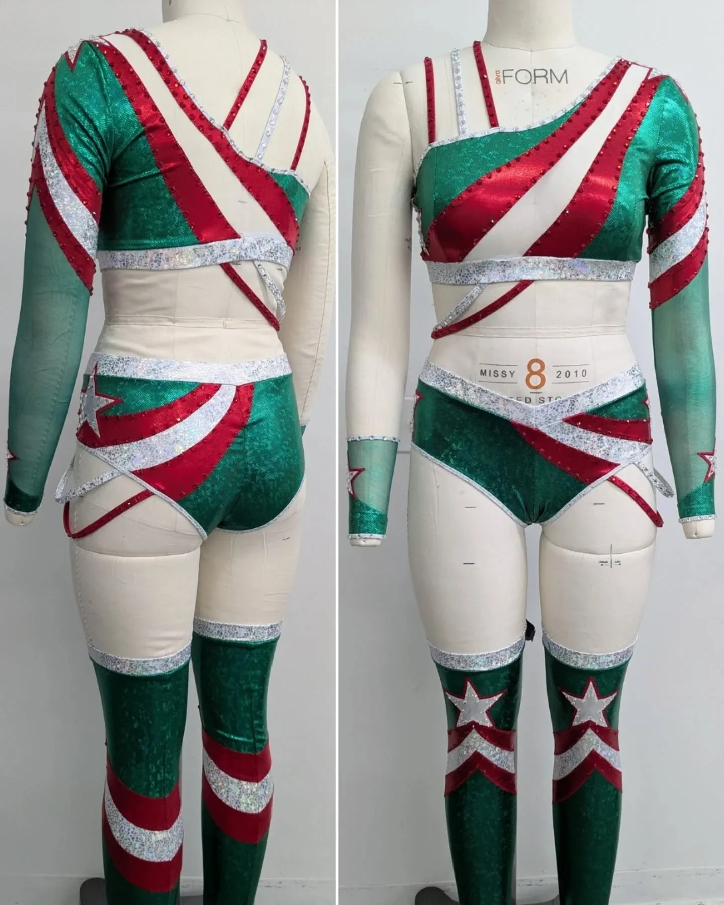 I pledge allegiance to @chelseaagreen !!! We're so ready for this reign!! Close ups of the new red, white and GREEN gear designed and made for your 1st and 4th US Women's Champion!
❤️🤍💚💚💚💚💚🤍❤️
#wwe @wwe #smackdown #chelseagreen #womenswrestlin