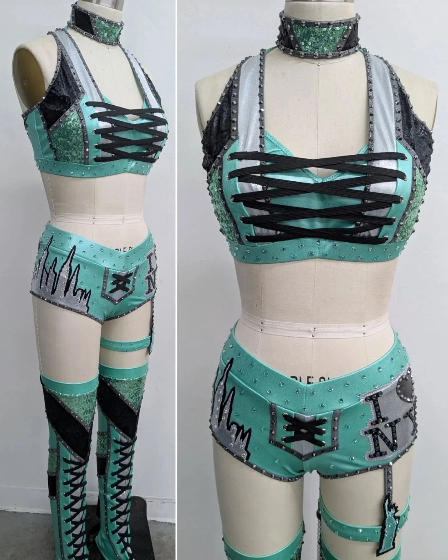 I was SO excited when @kelani_wwe told me she needed a set for a special NYC show! 🗽 We are based in NYC so I wanted to include our iconic skyline, Statue of Liberty and classic "I 🖤 NY" featuring @nyliberty team colors! Thanks Kelani for